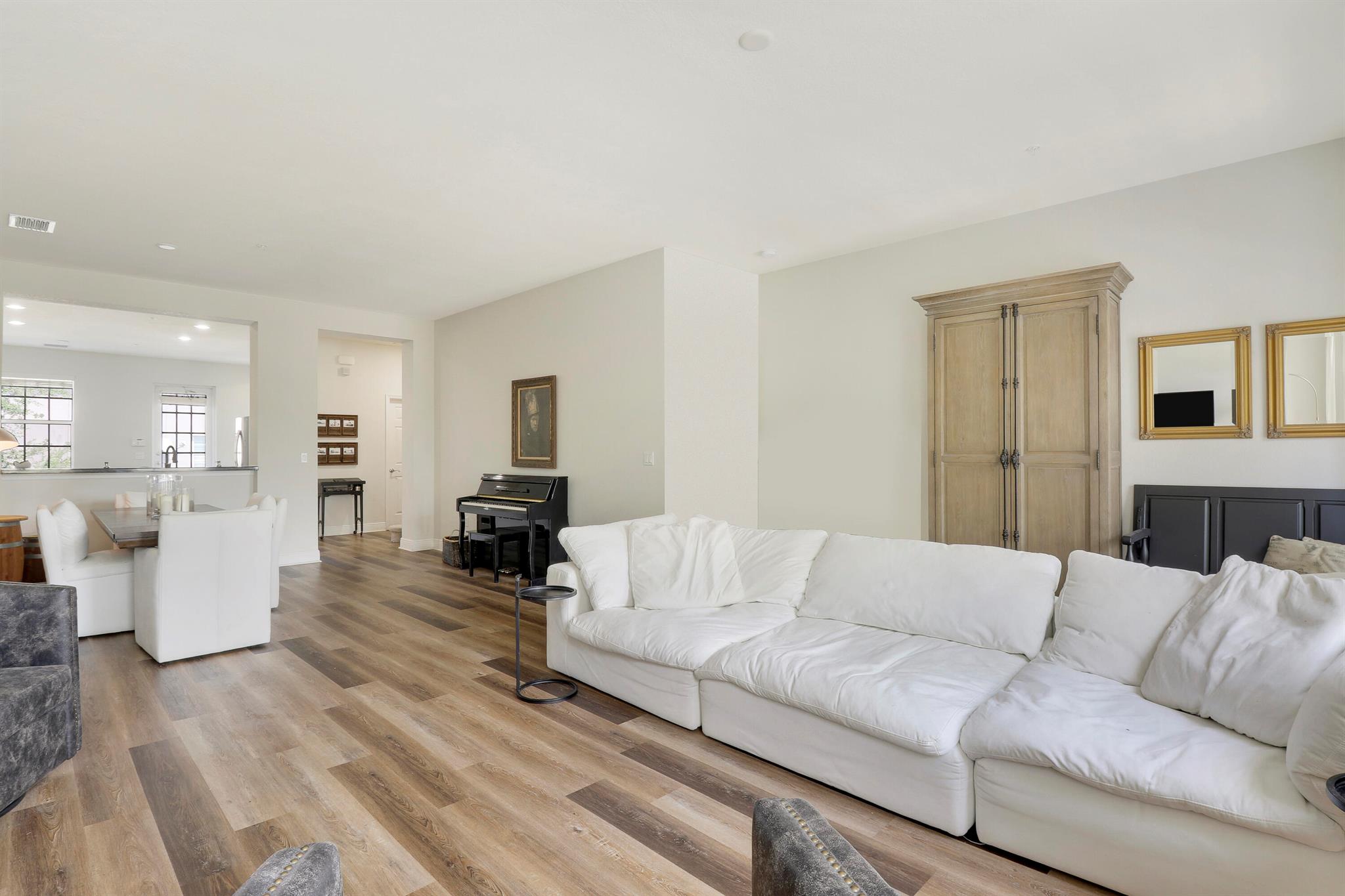 425 Greenwich Circle 203