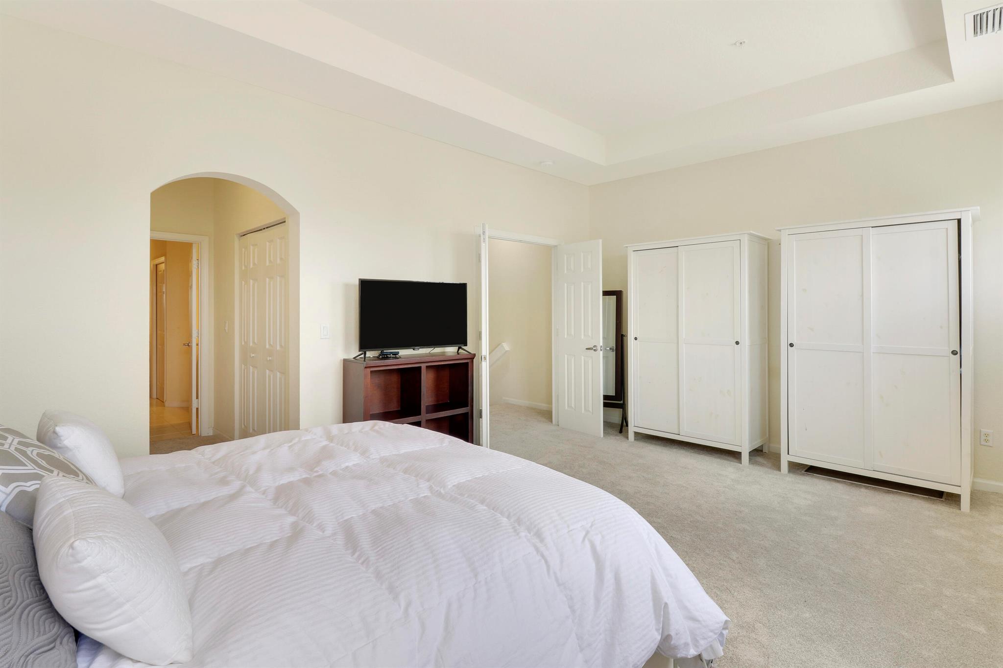 425 Greenwich Circle 203