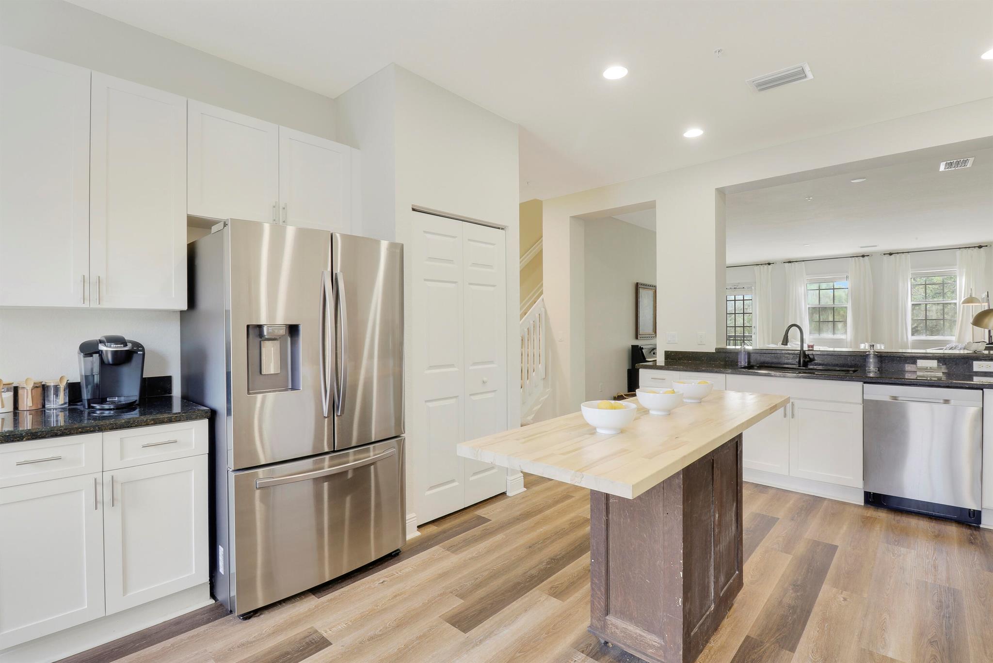425 Greenwich Circle 203