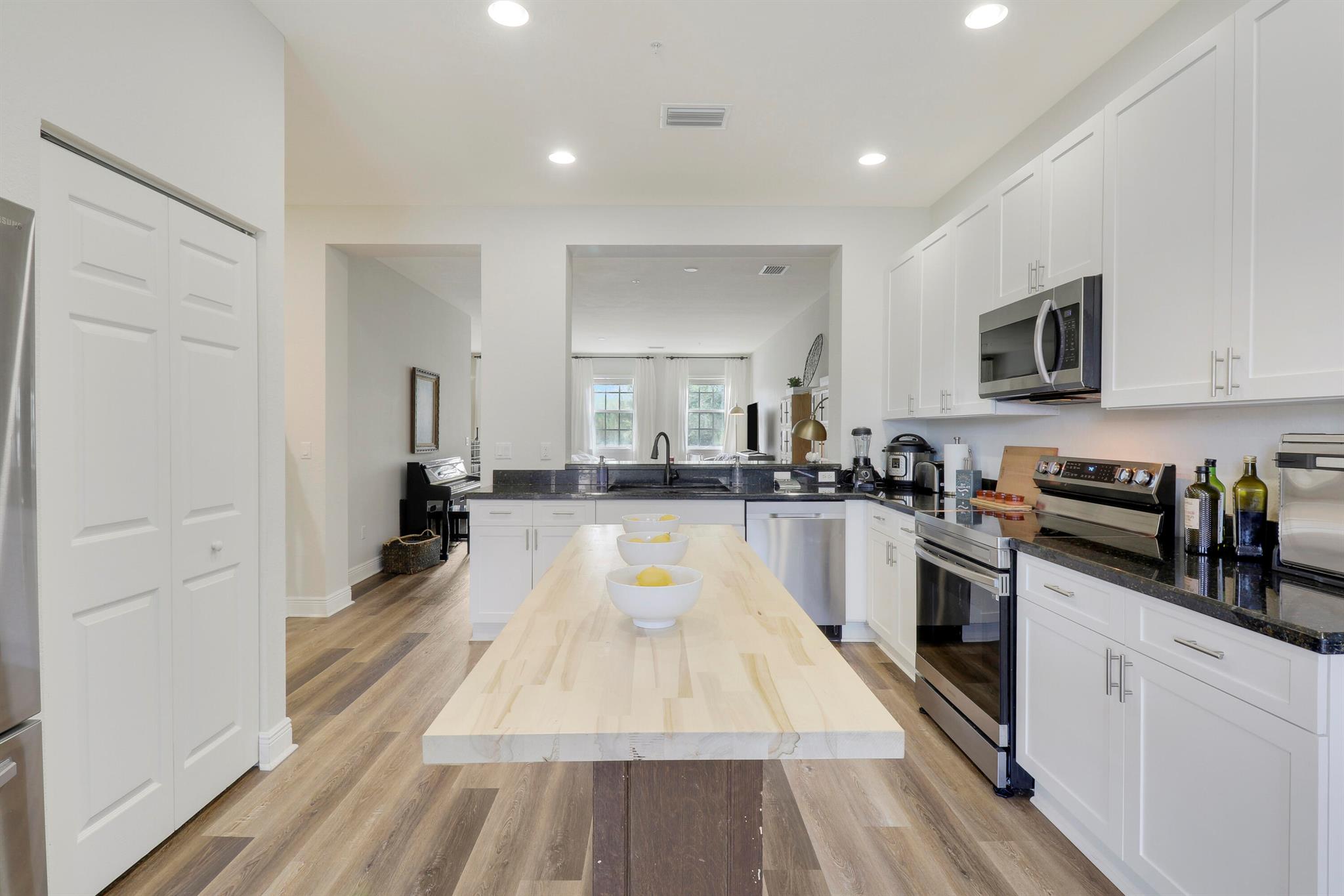 425 Greenwich Circle 203