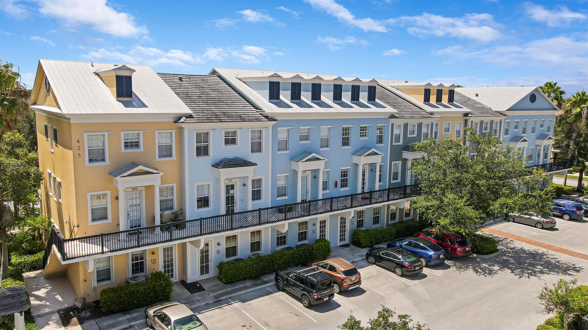 425 Greenwich Circle 203