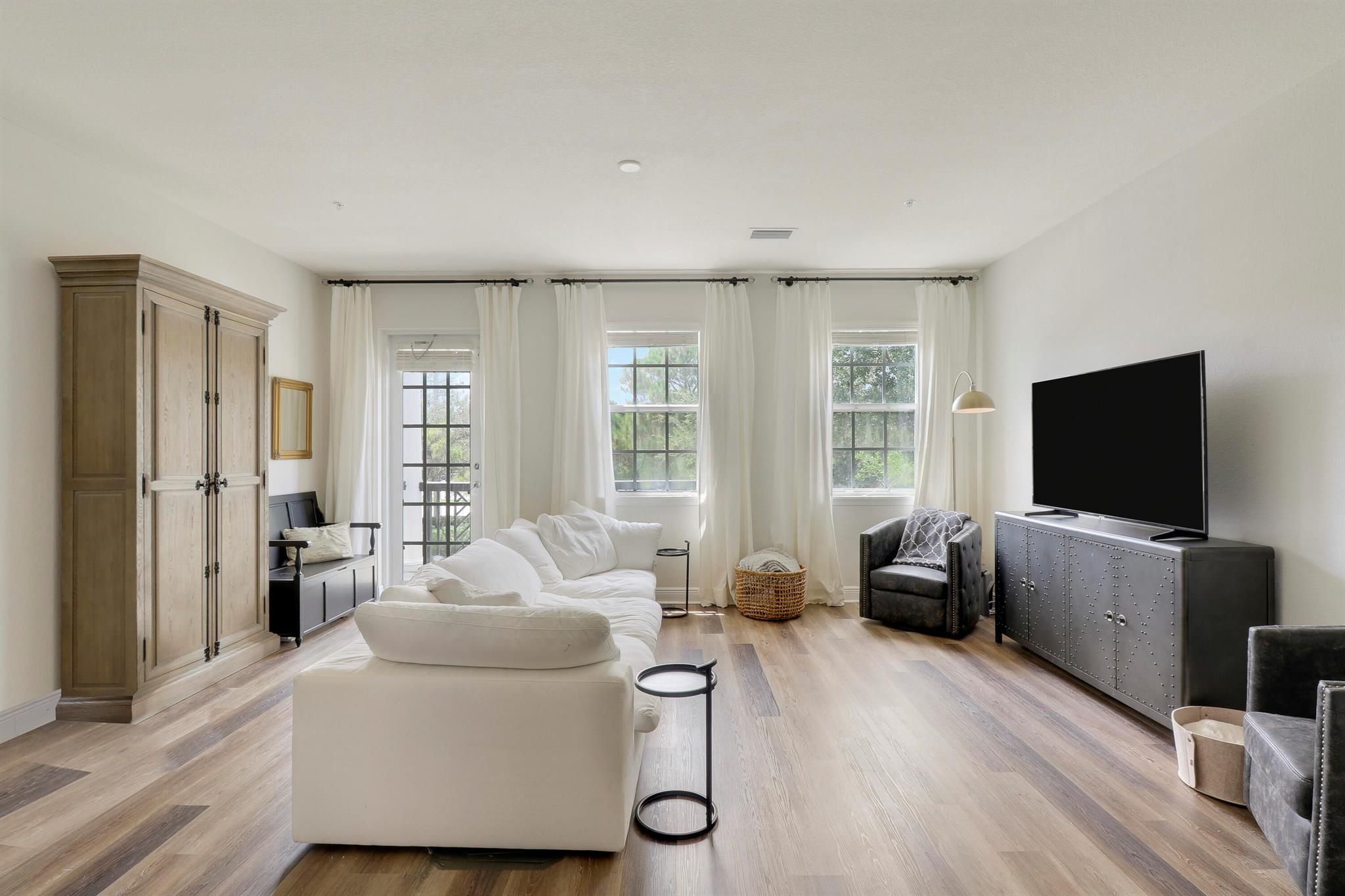 425 Greenwich Circle 203
