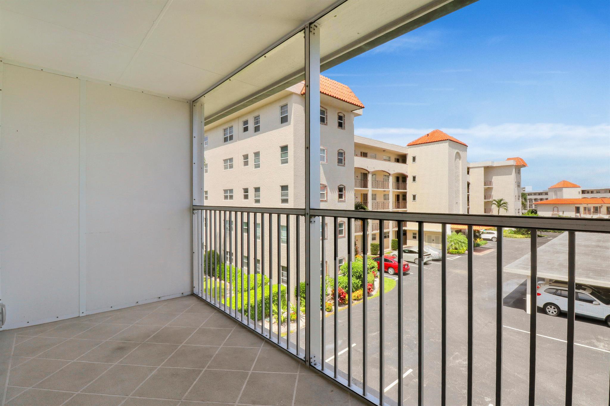 37 Yacht Club Drive 302