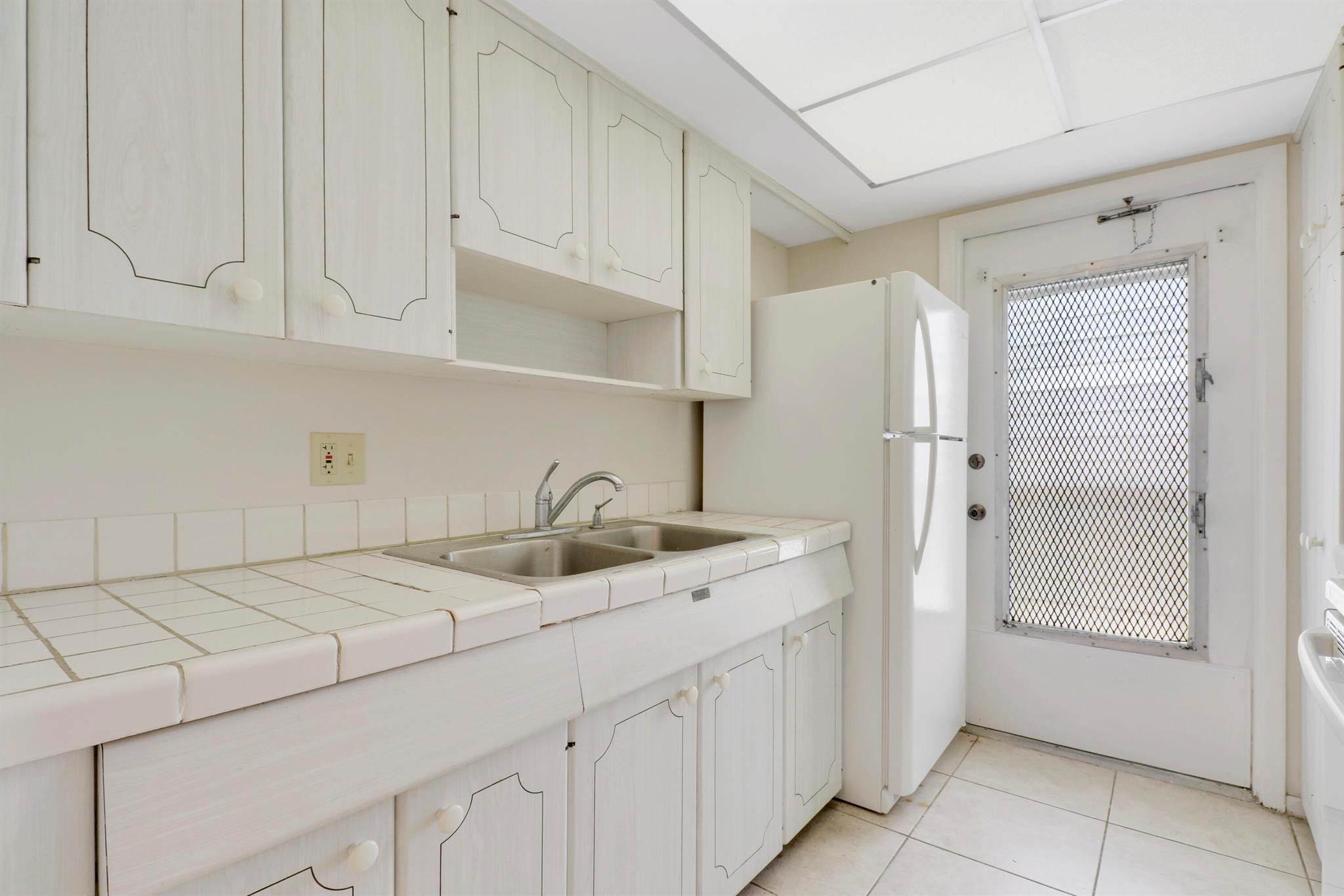 37 Yacht Club Drive 302