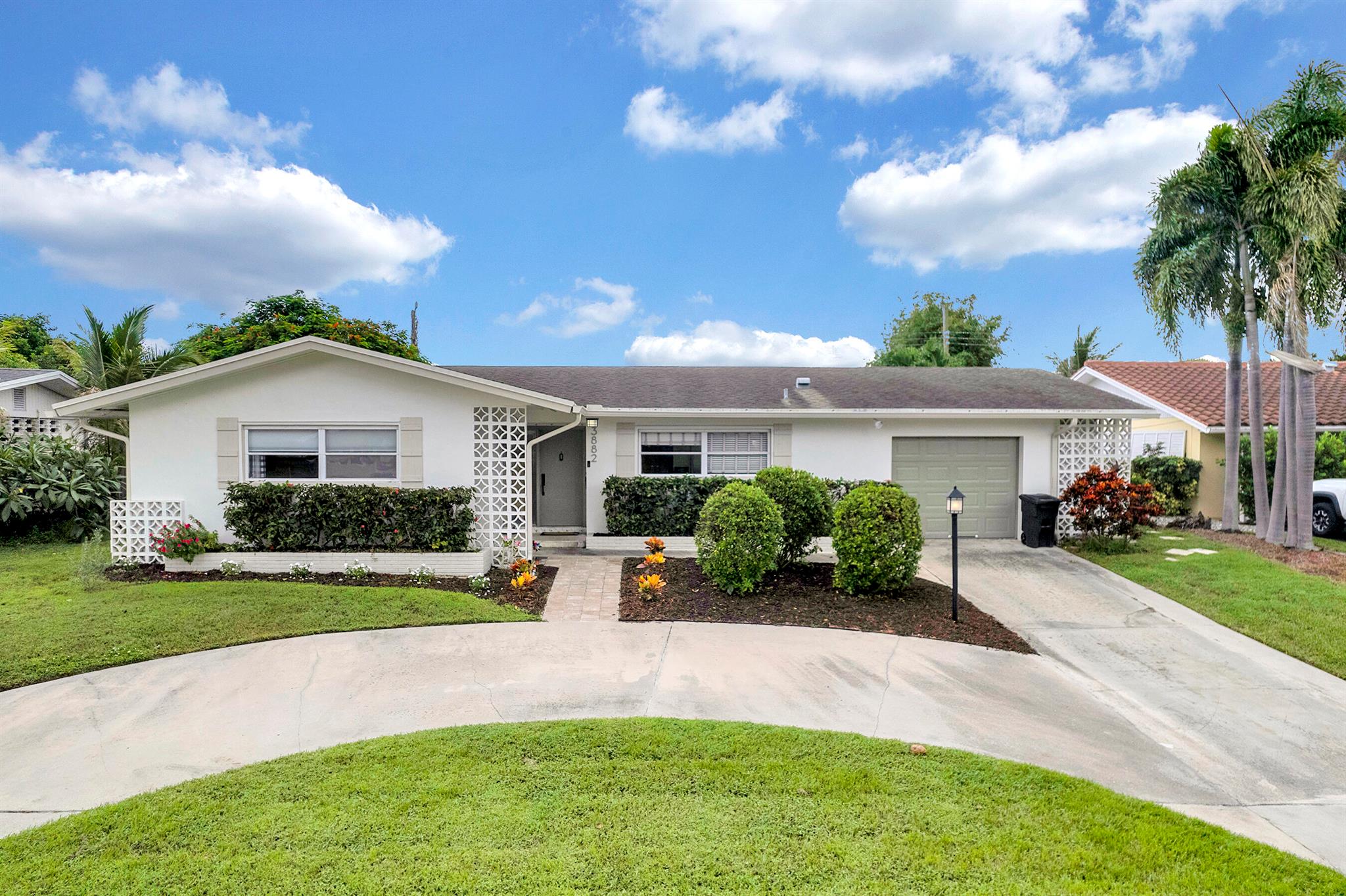 3882 Buttercup Circle S