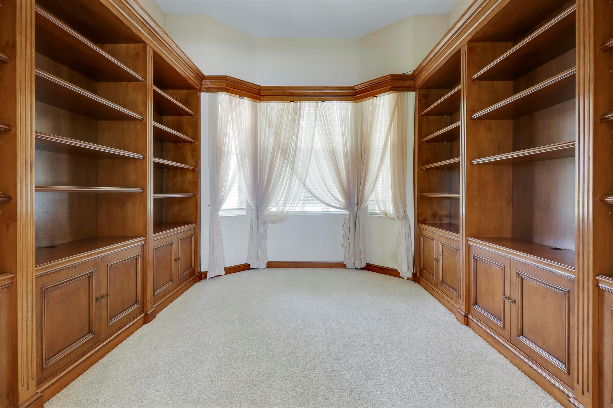 7780 Ironhorse Boulevard