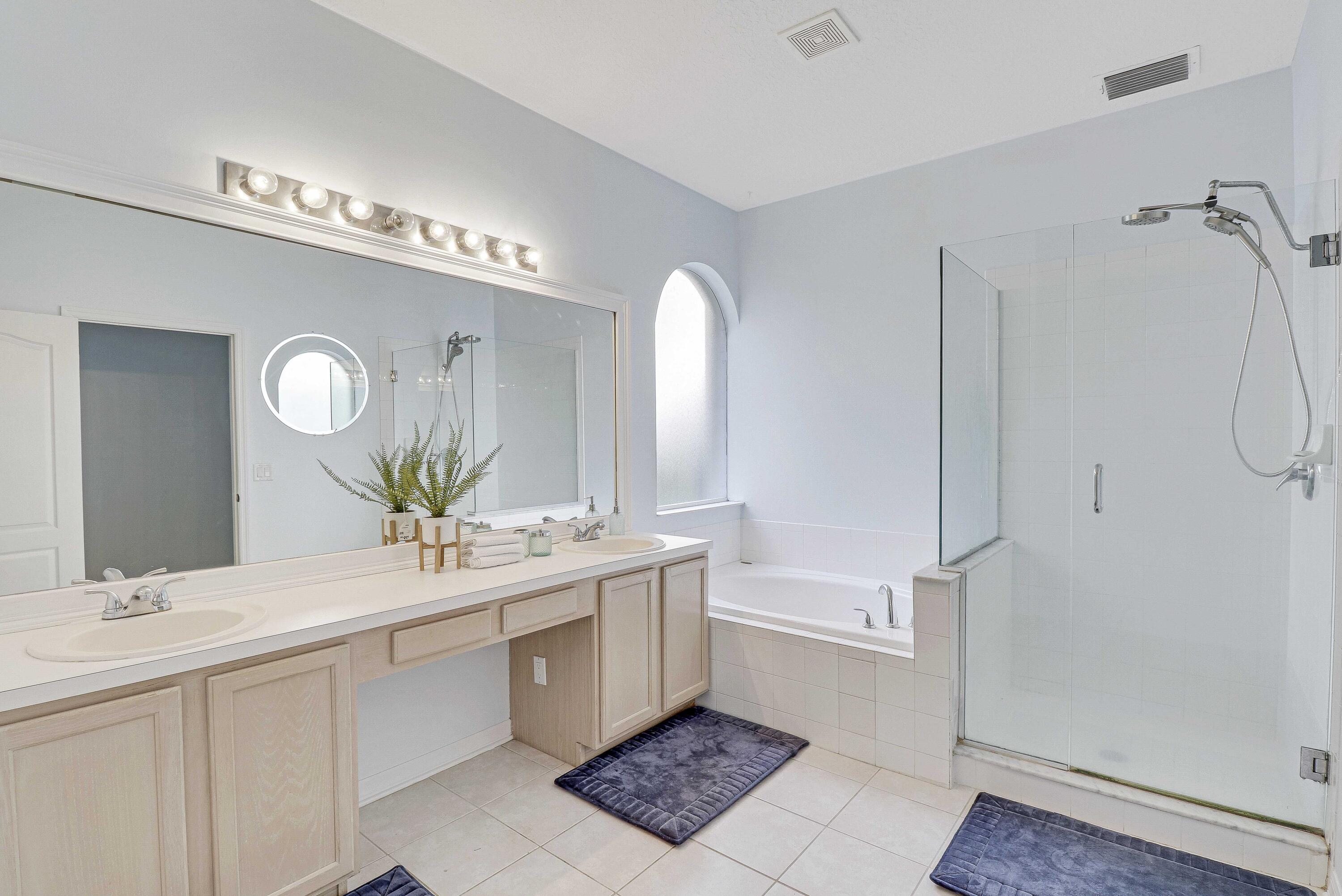 490 NW Bellworth Place