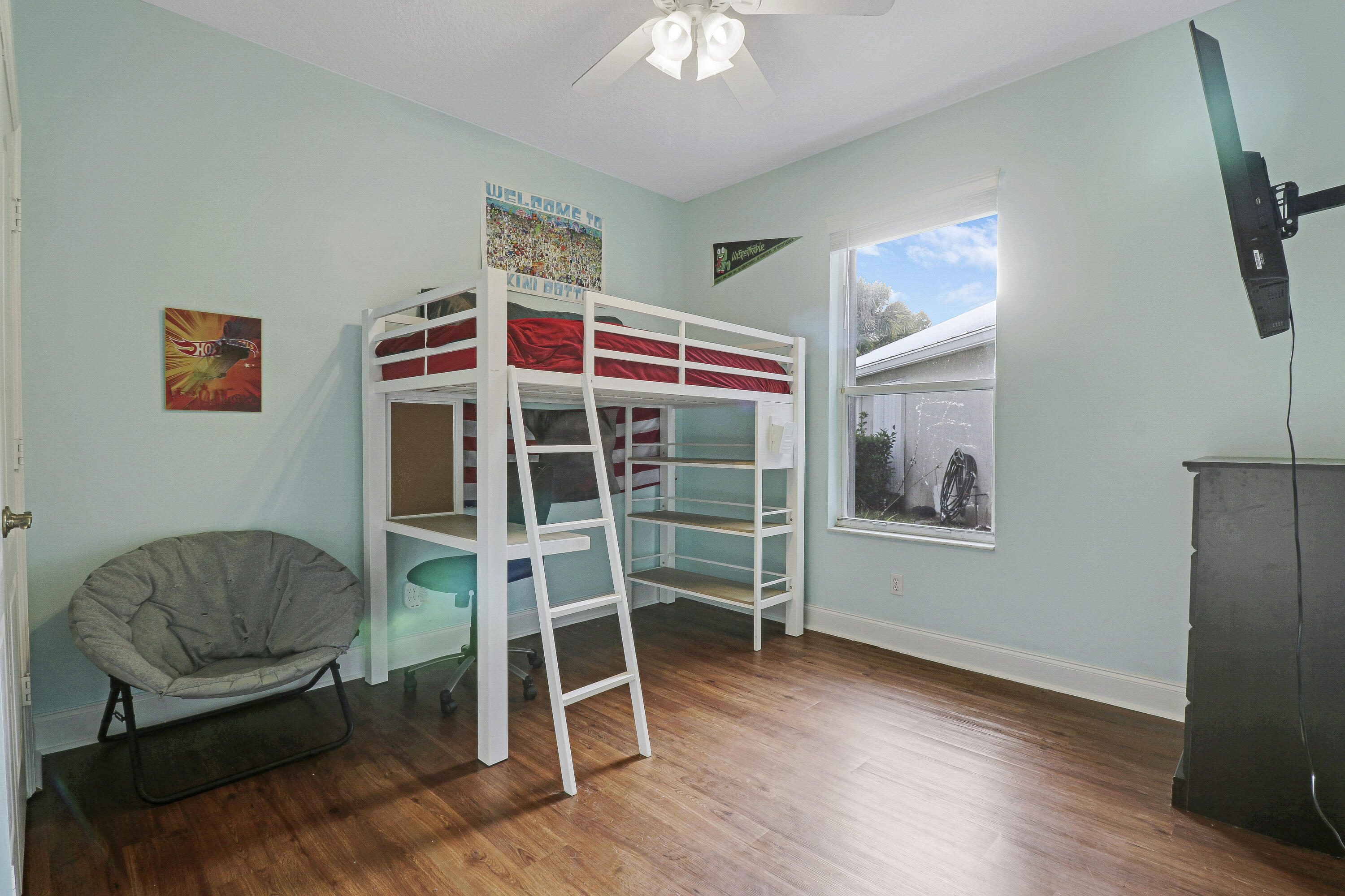 490 NW Bellworth Place