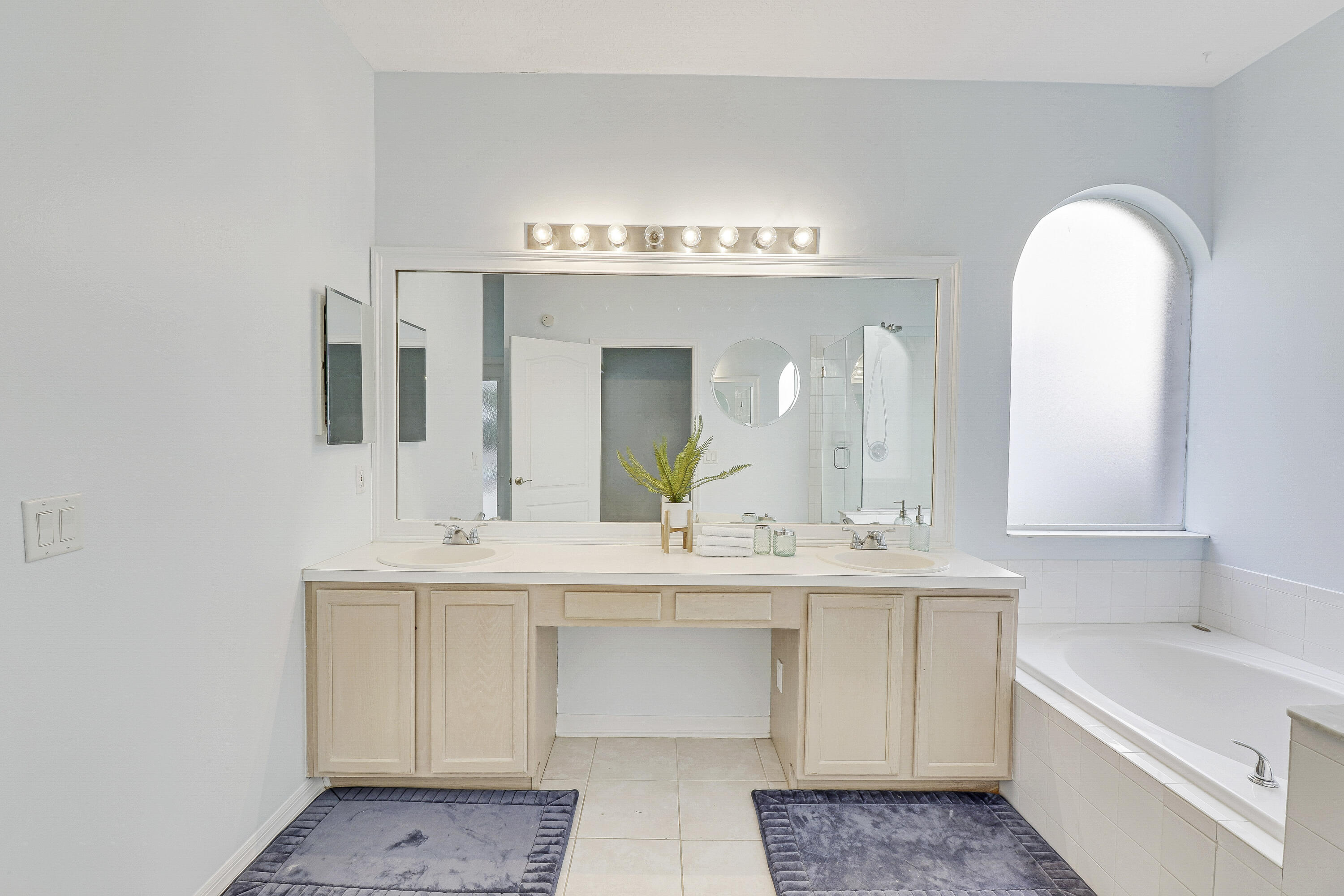 490 NW Bellworth Place