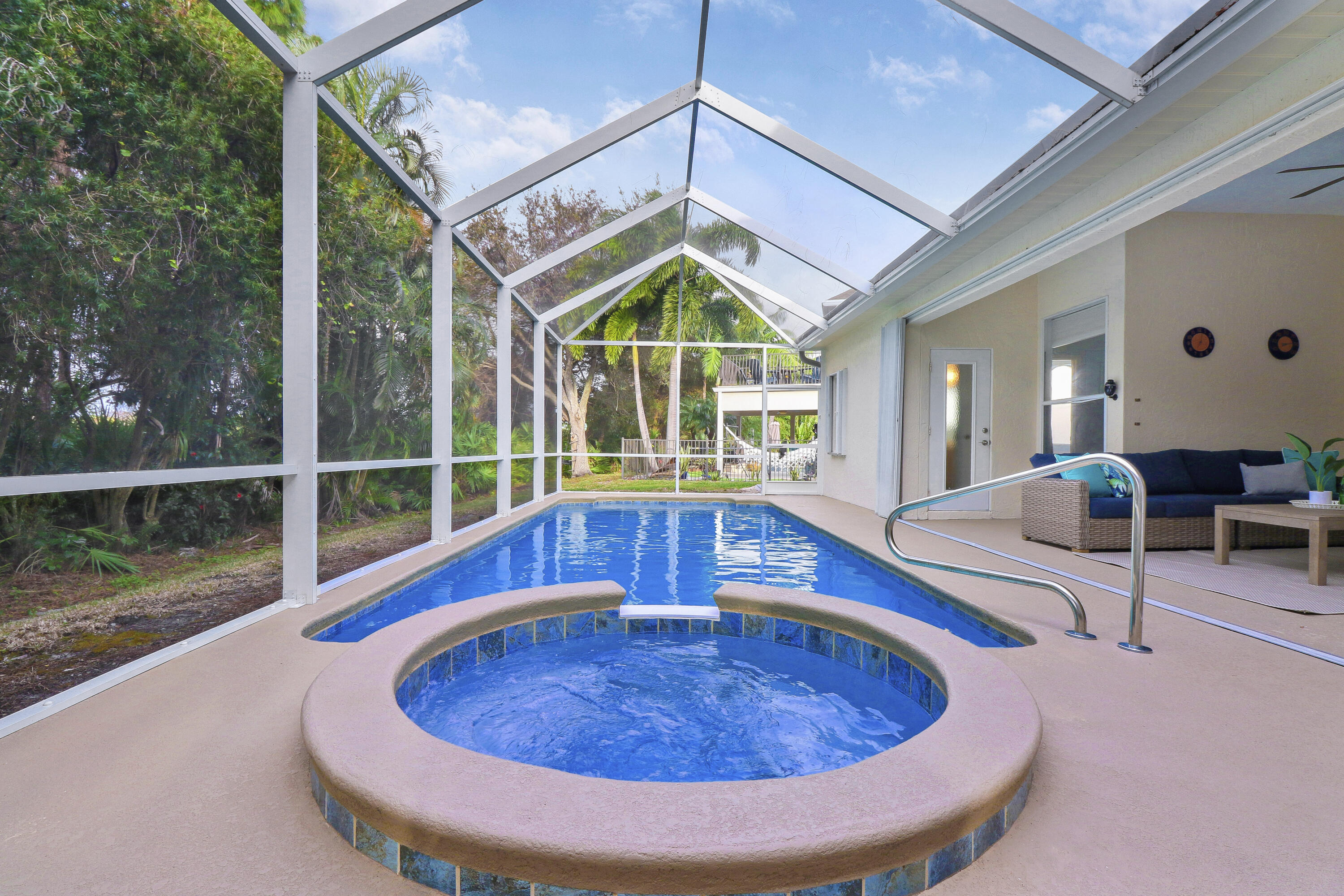 490 NW Bellworth Place