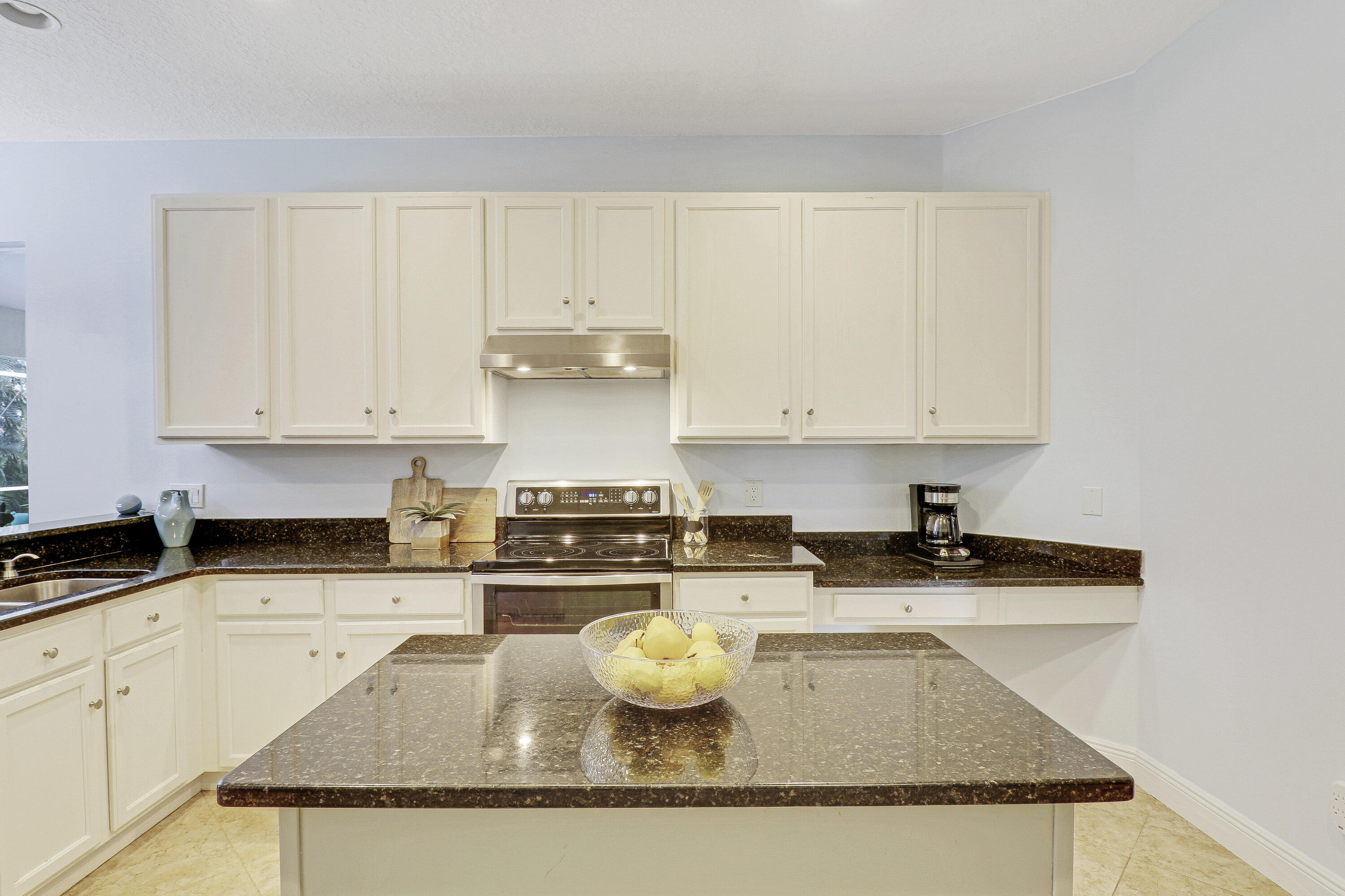 490 NW Bellworth Place