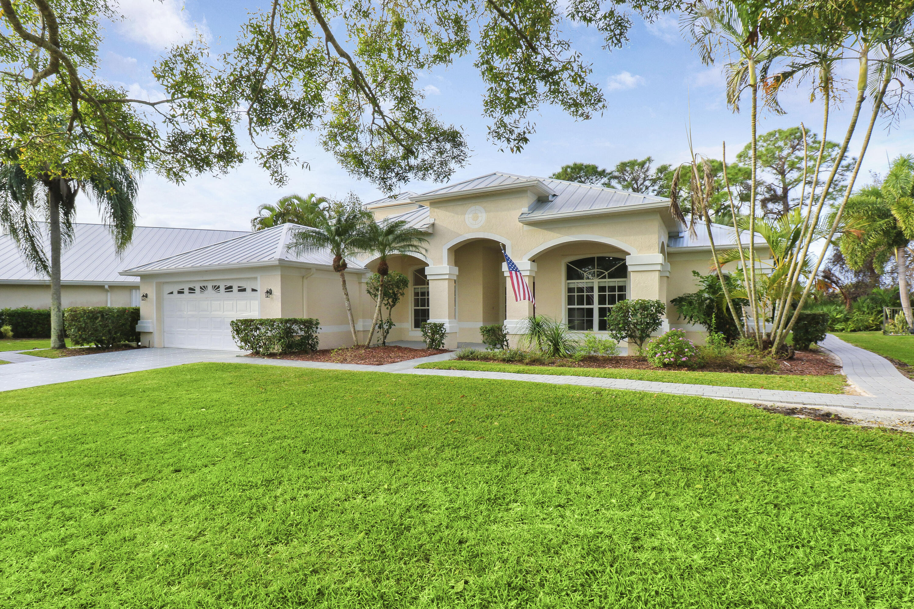 490 NW Bellworth Place