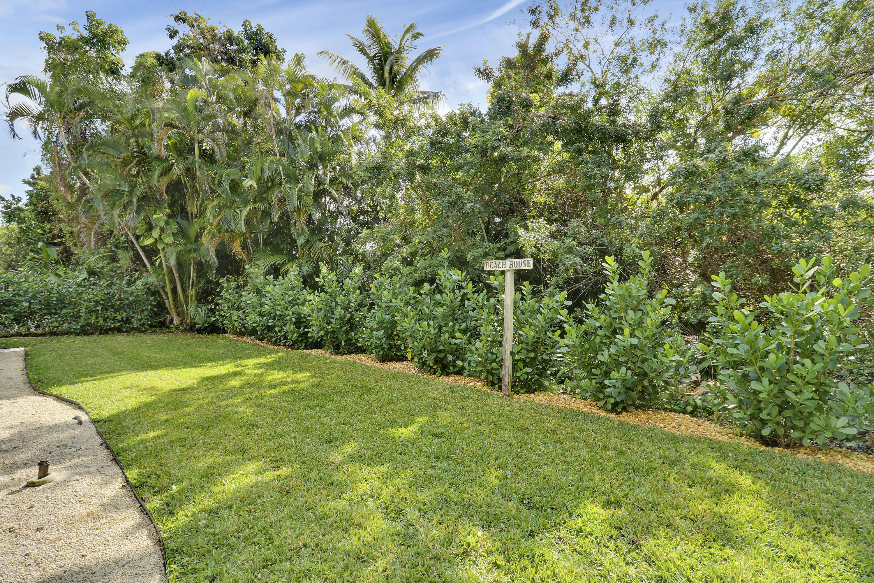 3863 Woods Walk Boulevard