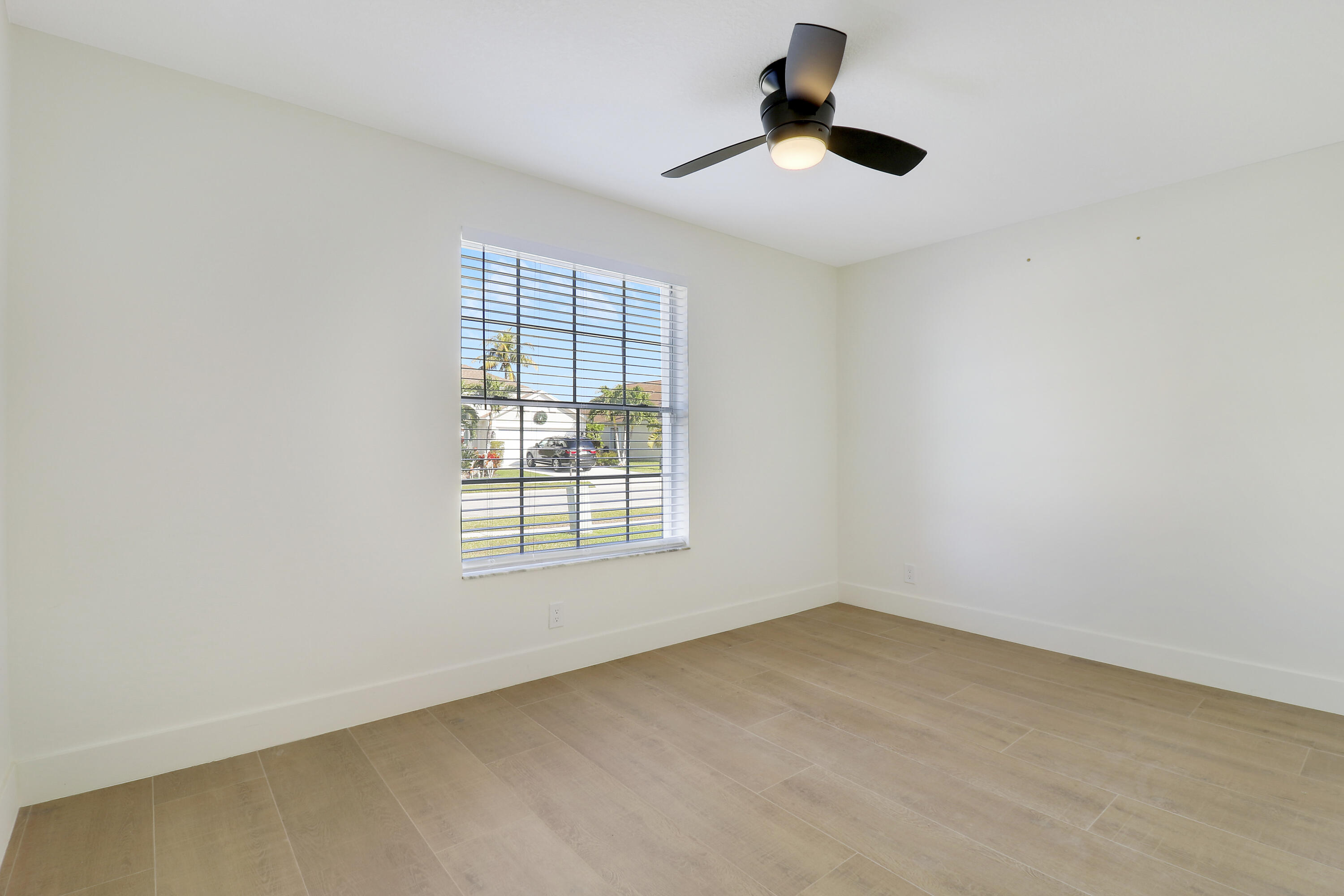 3863 Woods Walk Boulevard