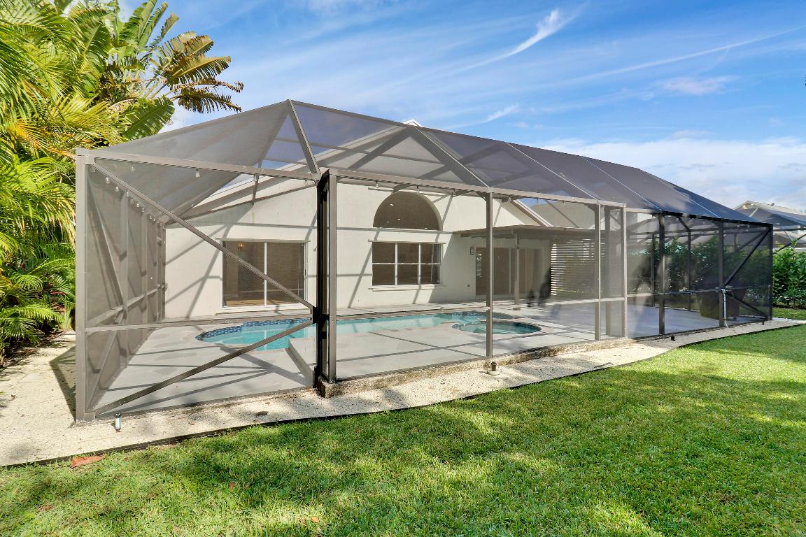 3863 Woods Walk Boulevard