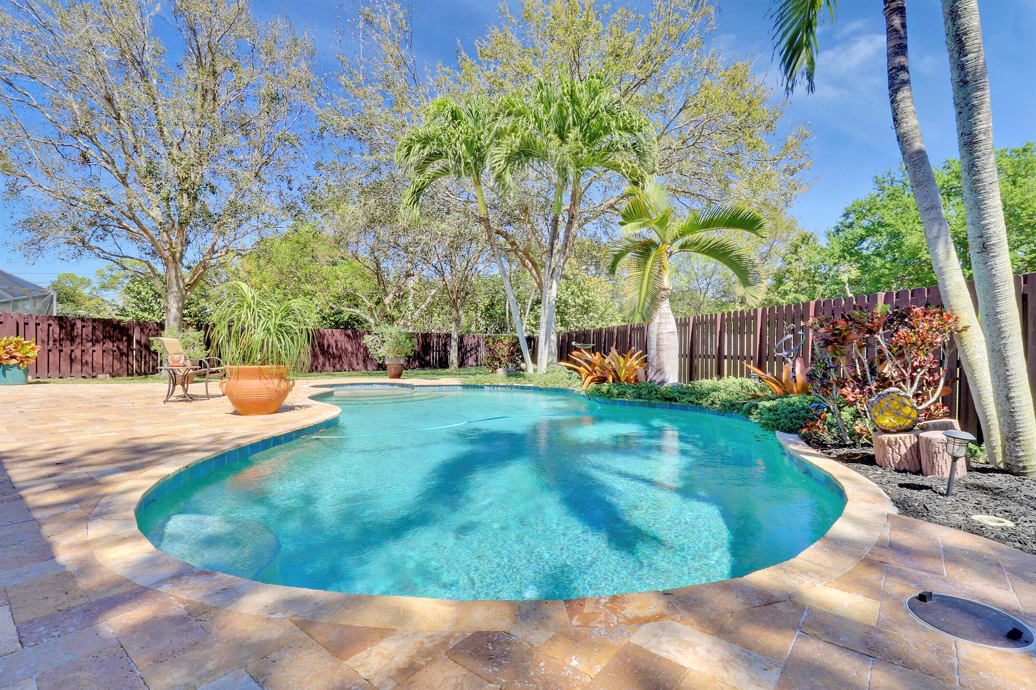 7372 NW 45th Avenue