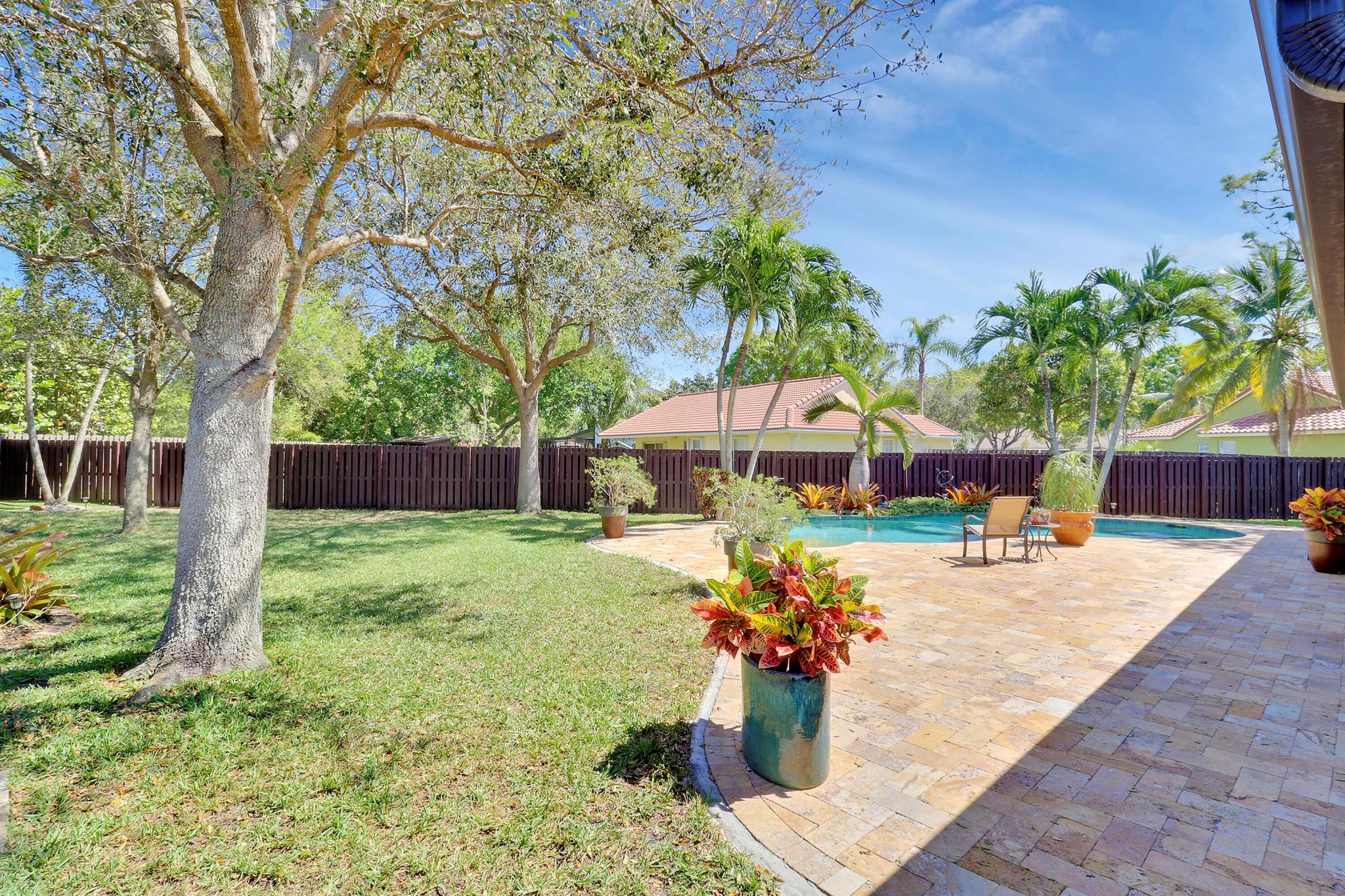 7372 NW 45th Avenue