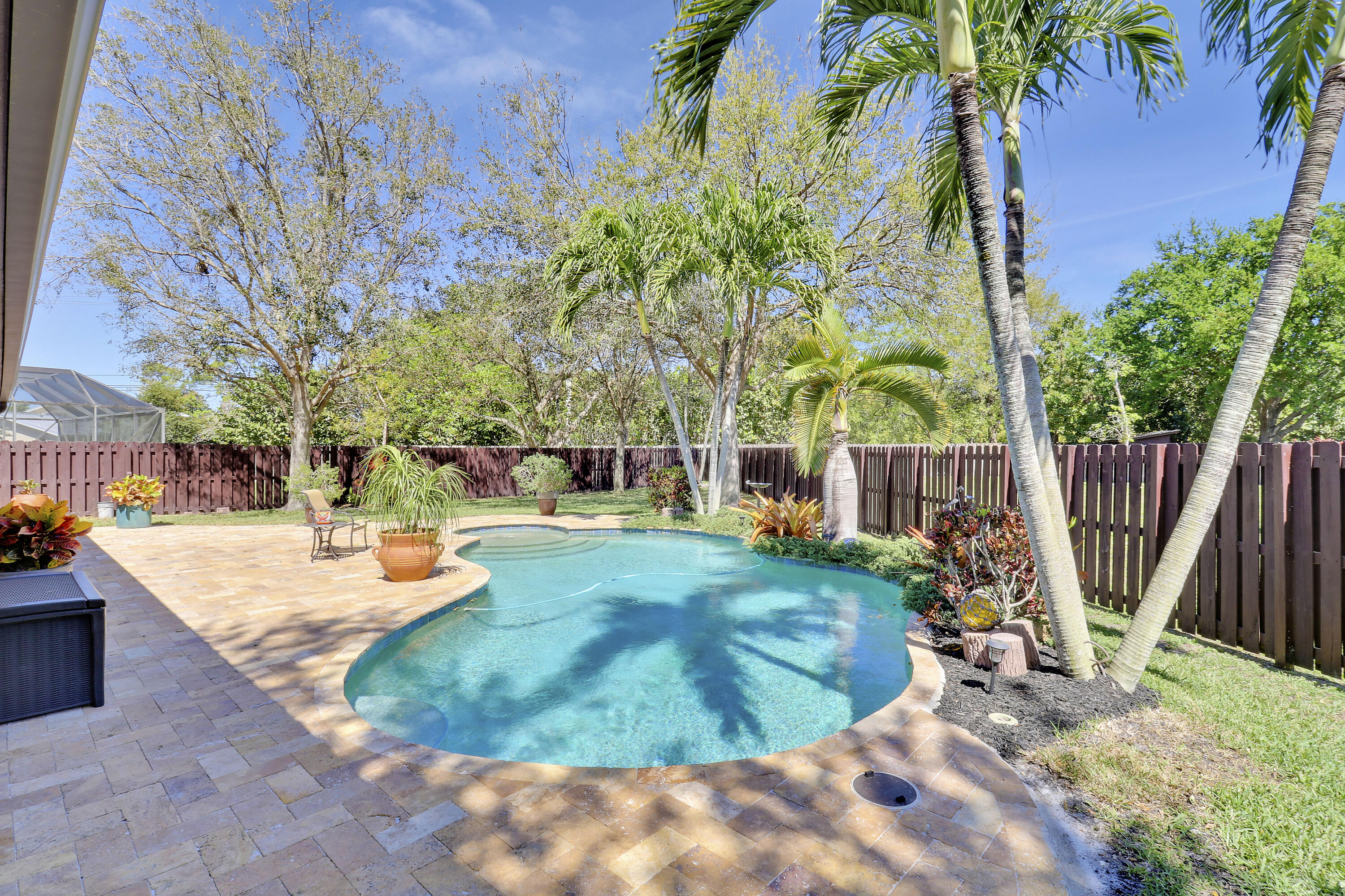 7372 NW 45th Avenue