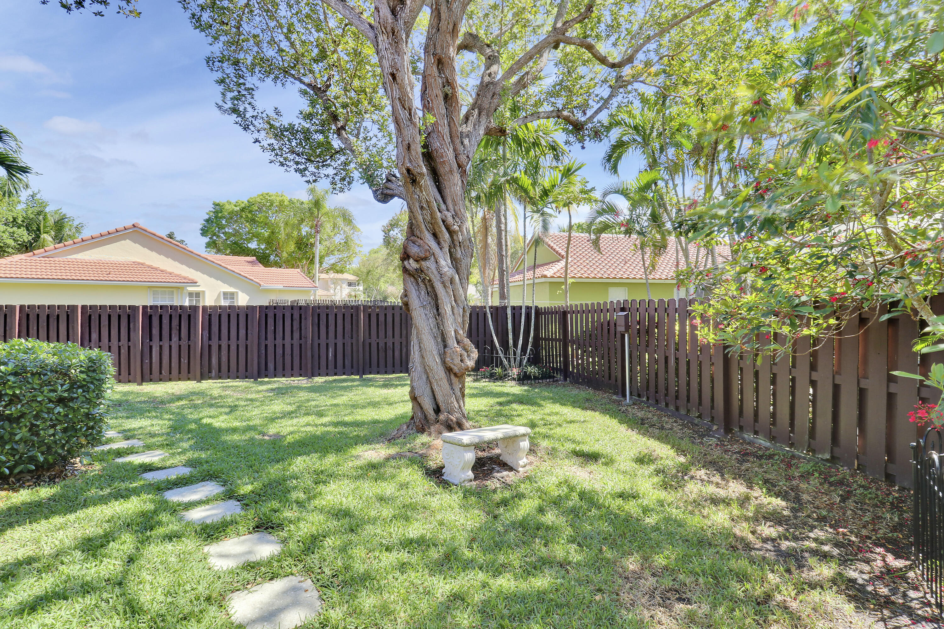 7372 NW 45th Avenue