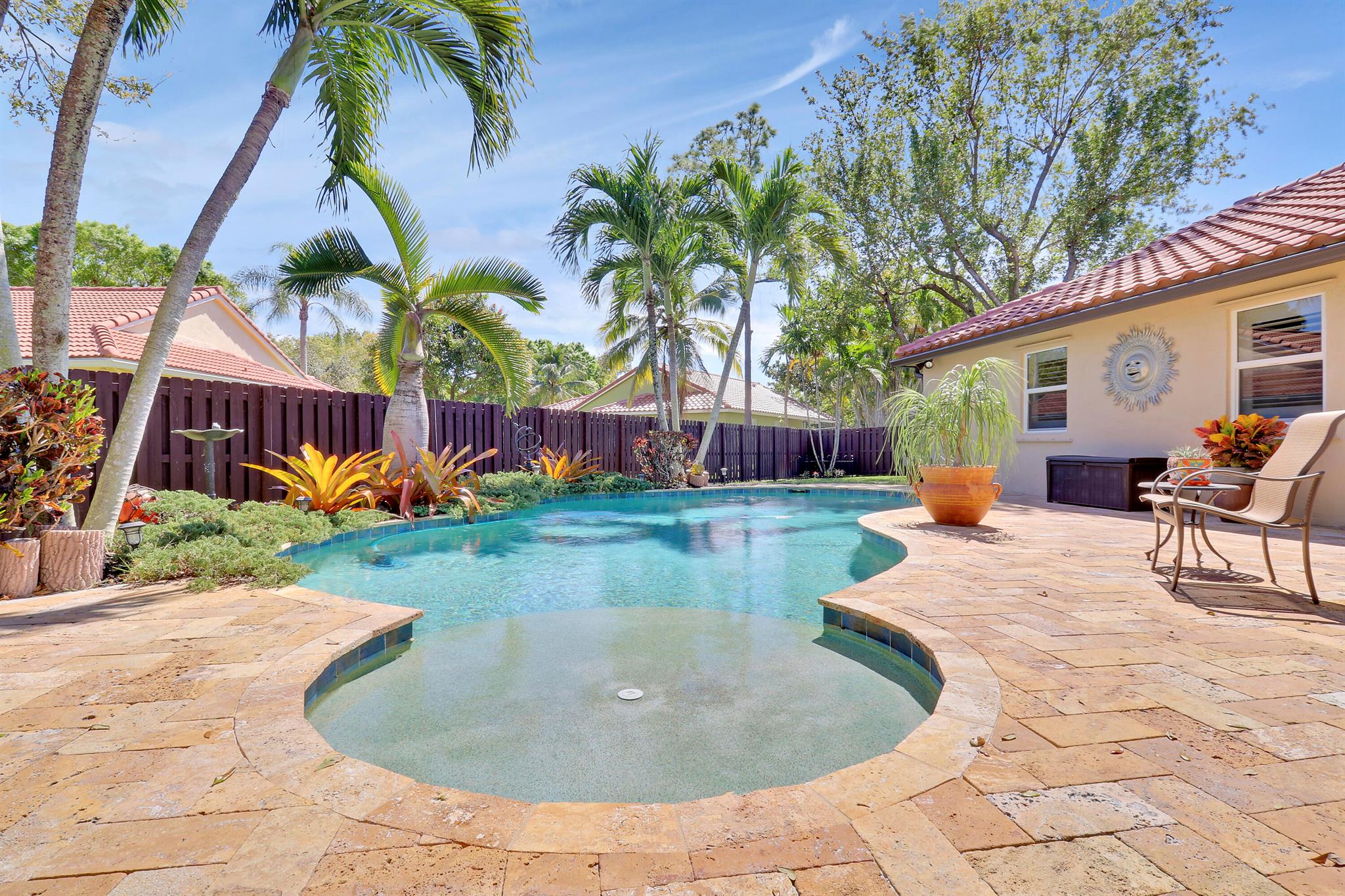 7372 NW 45th Avenue