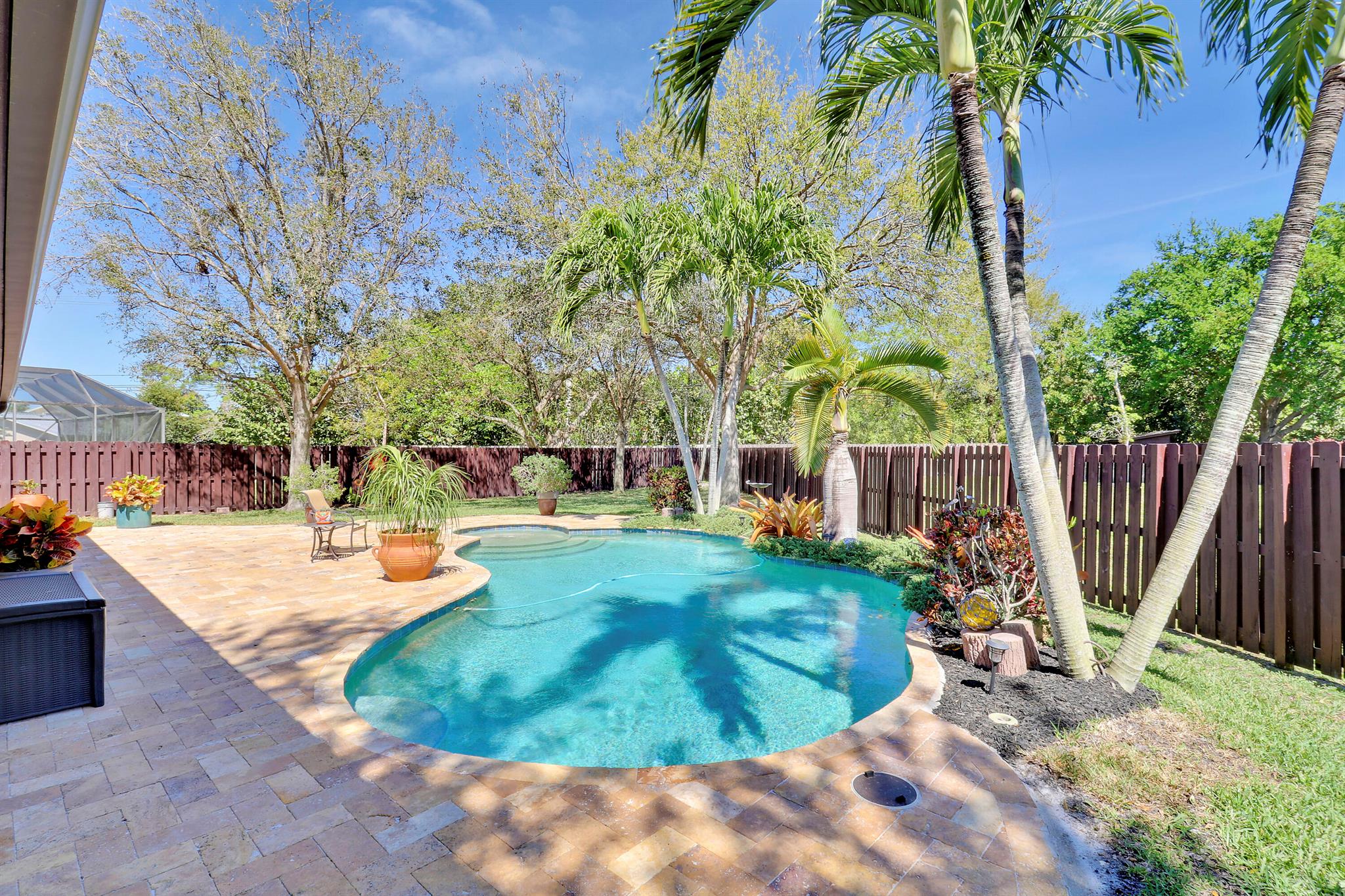 7372 NW 45th Avenue