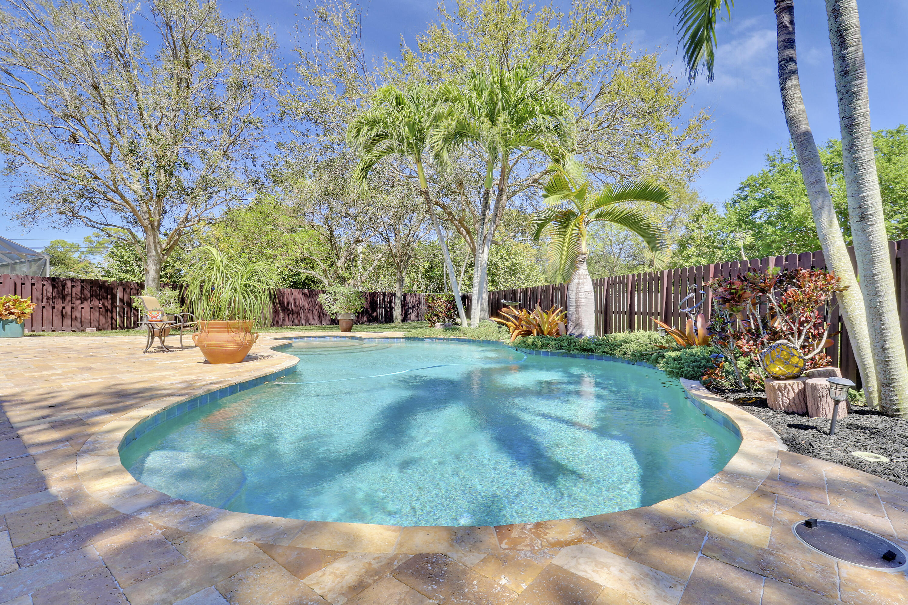 7372 NW 45th Avenue