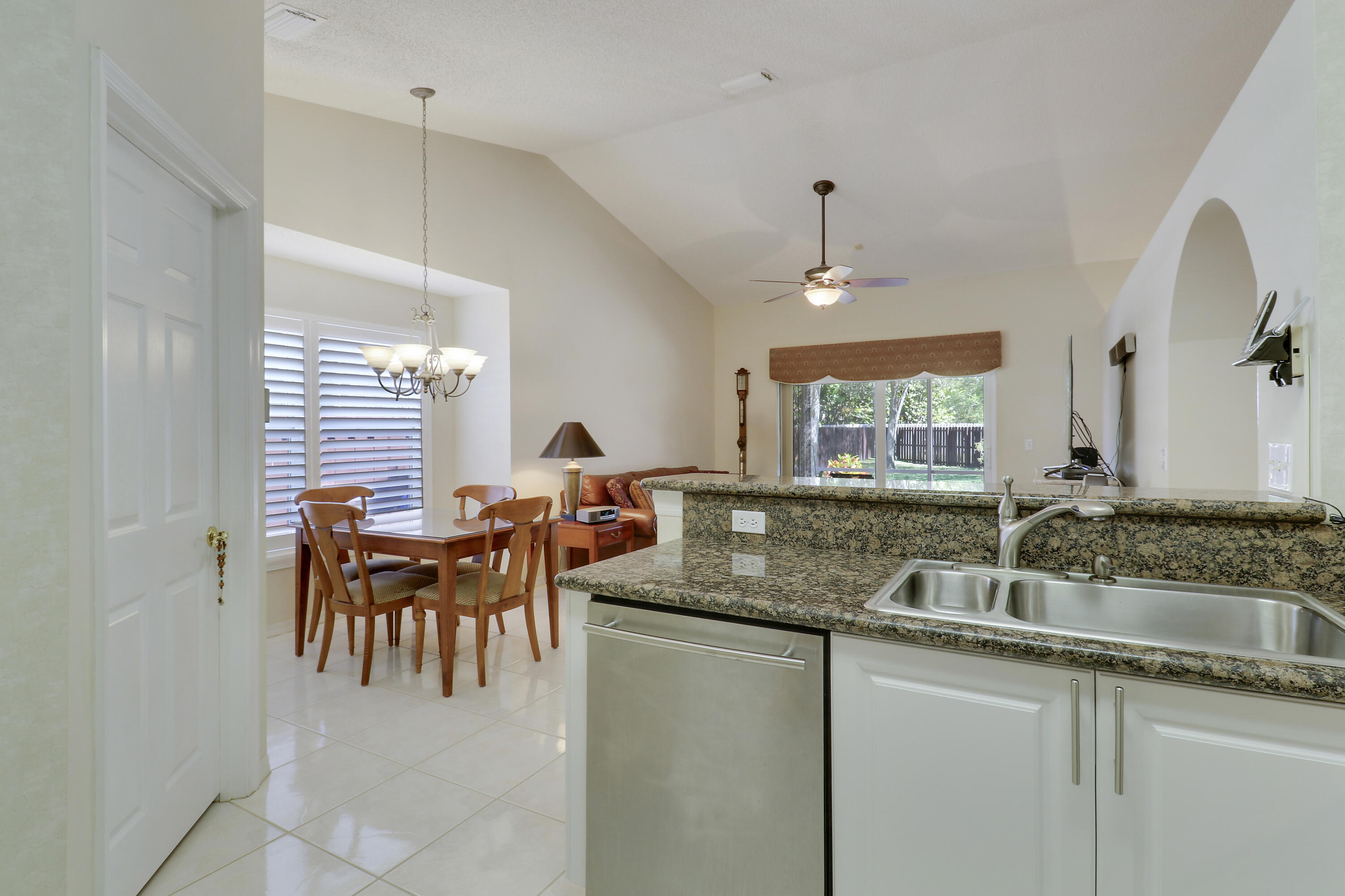 7372 NW 45th Avenue