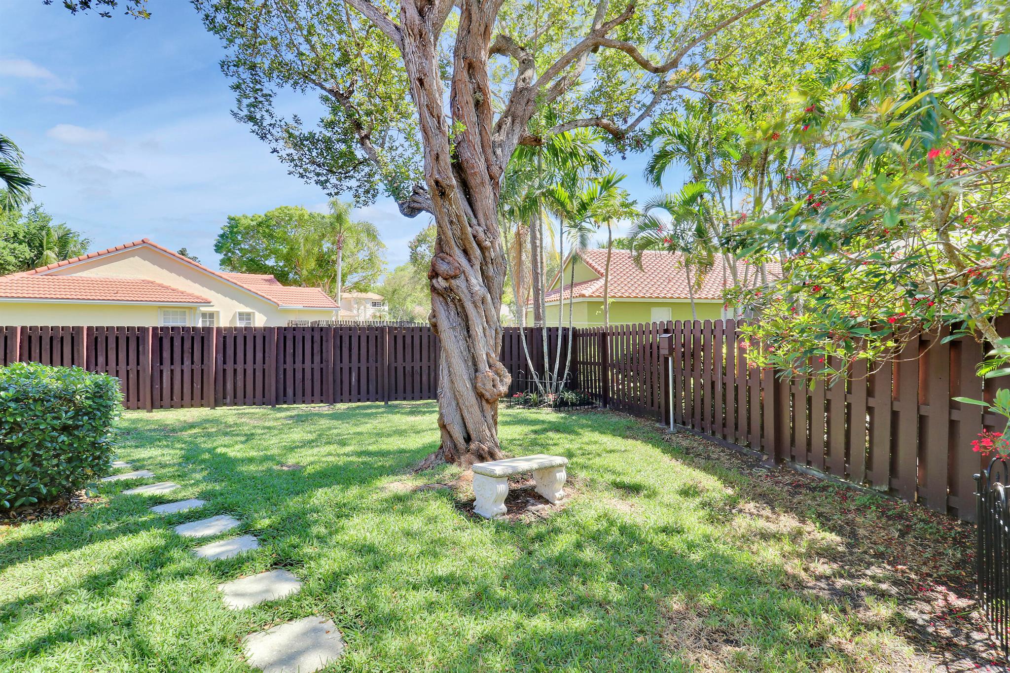 7372 NW 45th Avenue