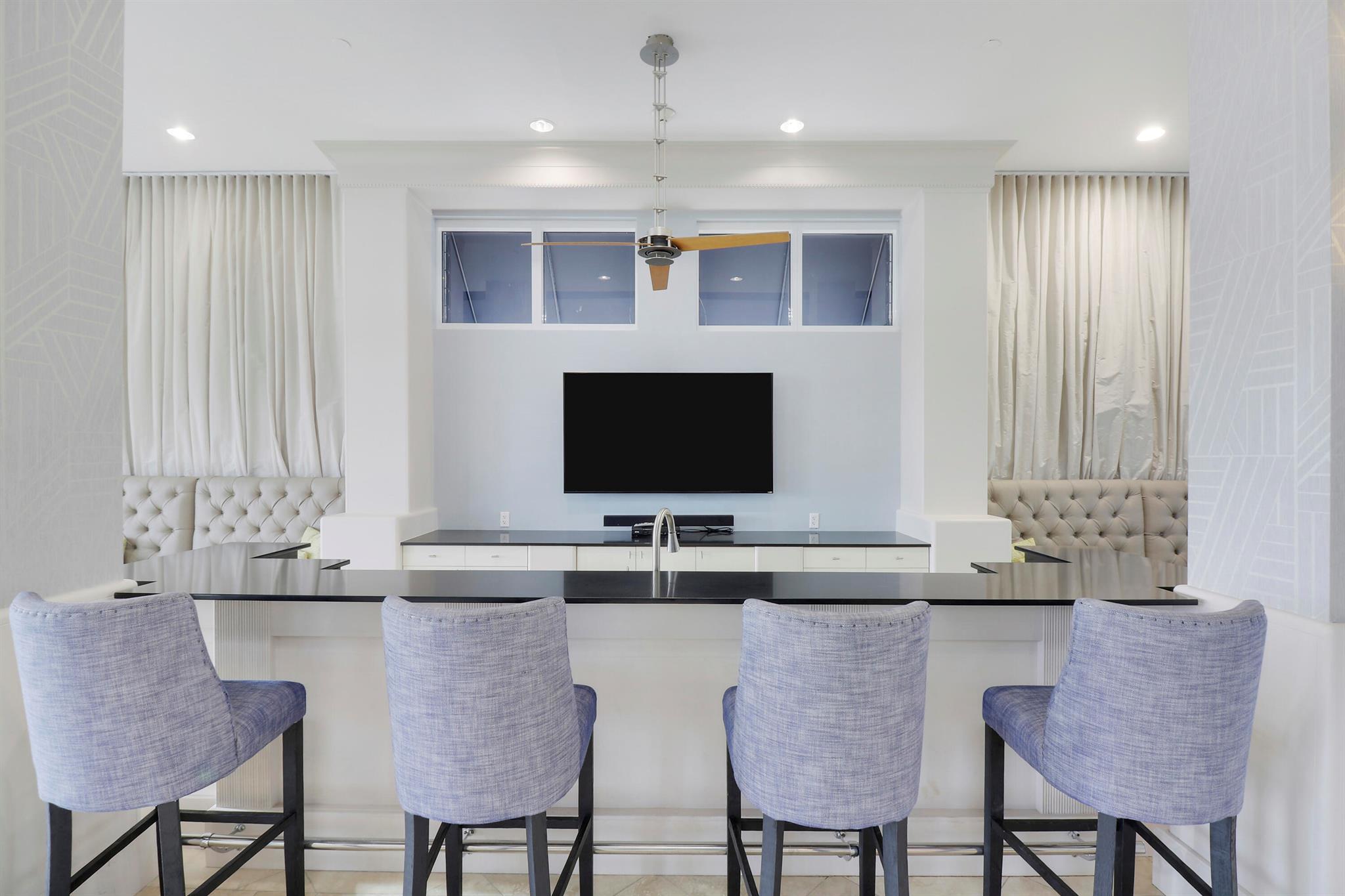 255 Evernia Street 801