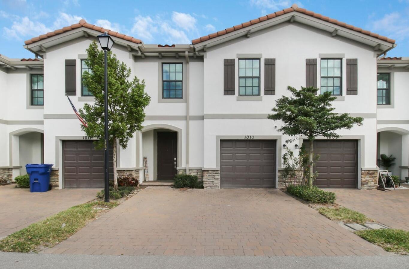 1010 Willow Place