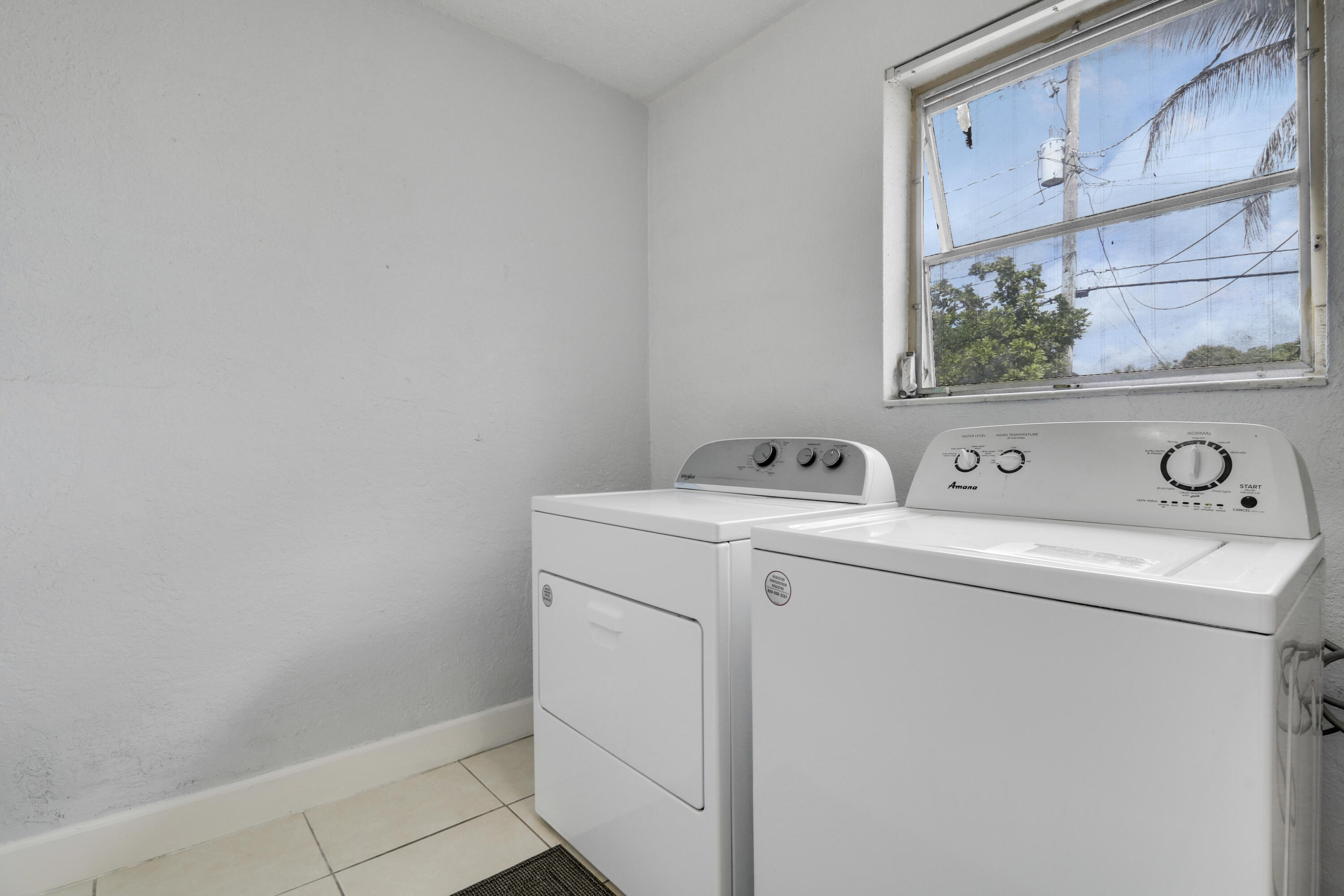 221 NW 39th Court, Deerfield Beach