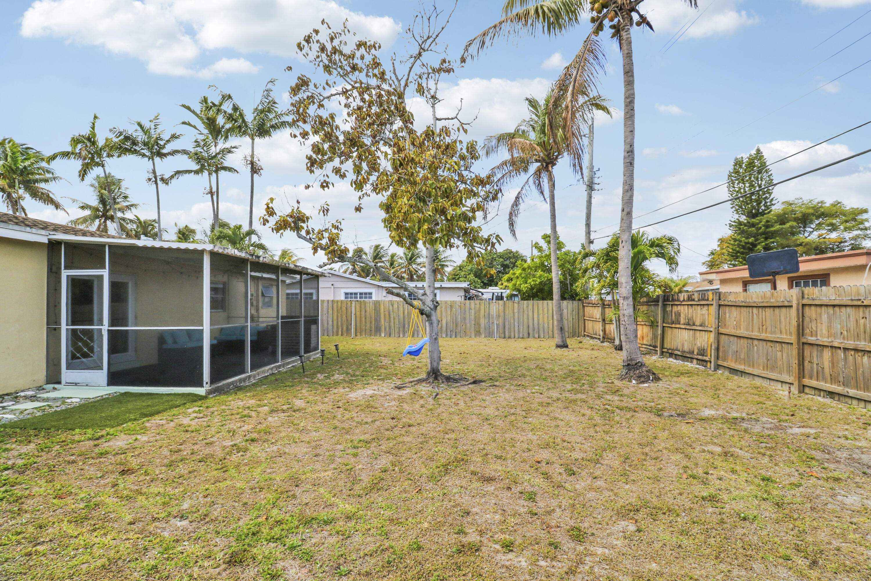 221 NW 39th Court, Deerfield Beach