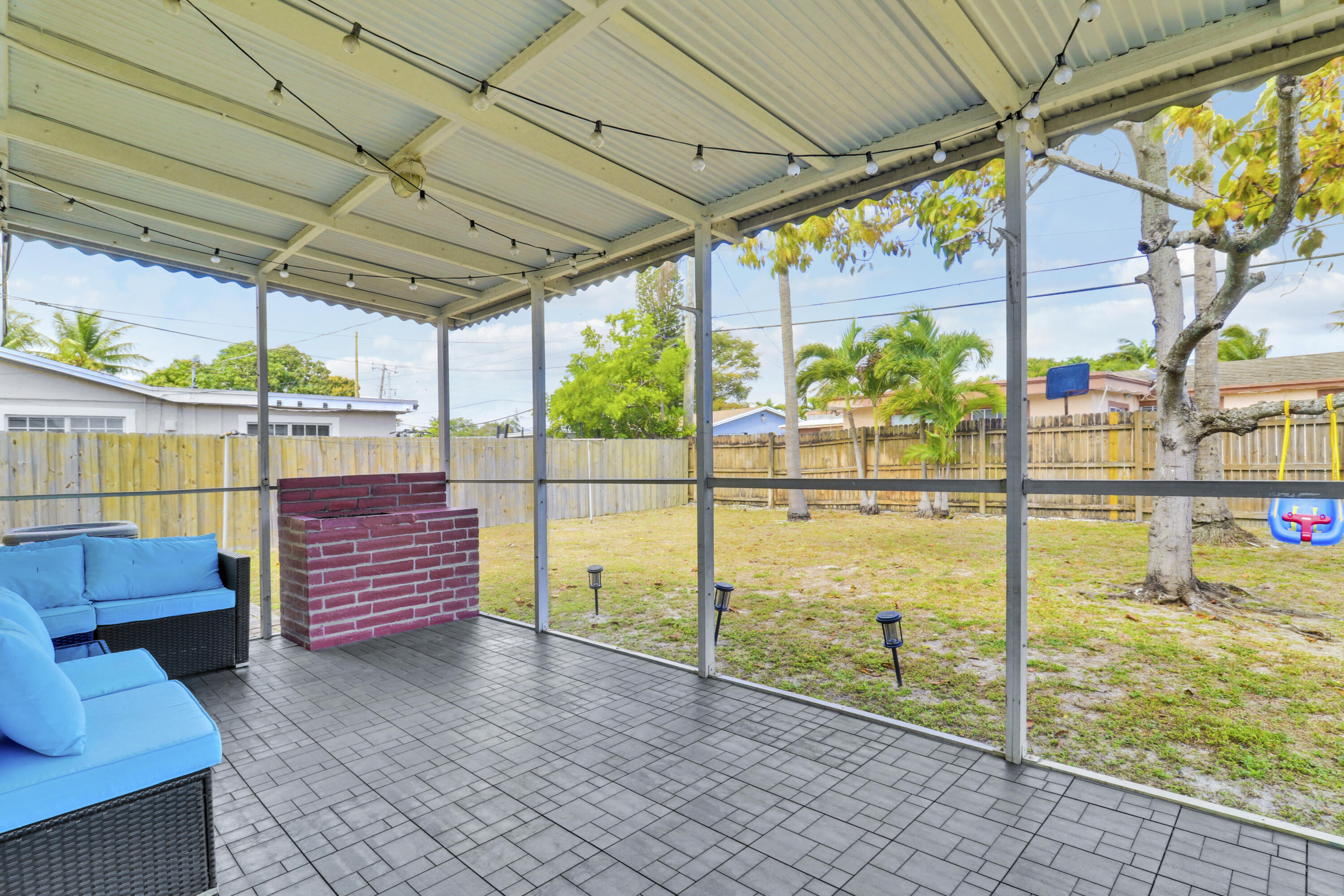 221 NW 39th Court, Deerfield Beach