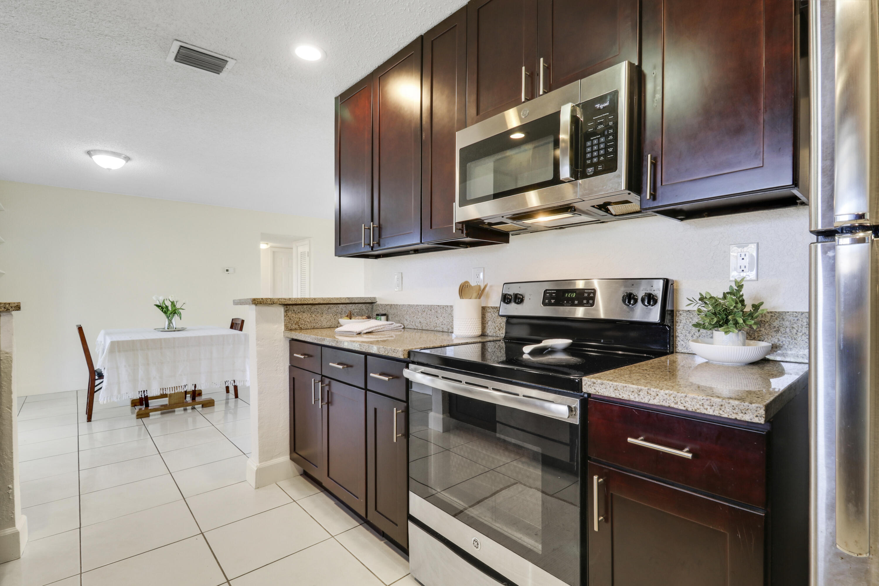 221 NW 39th Court, Deerfield Beach