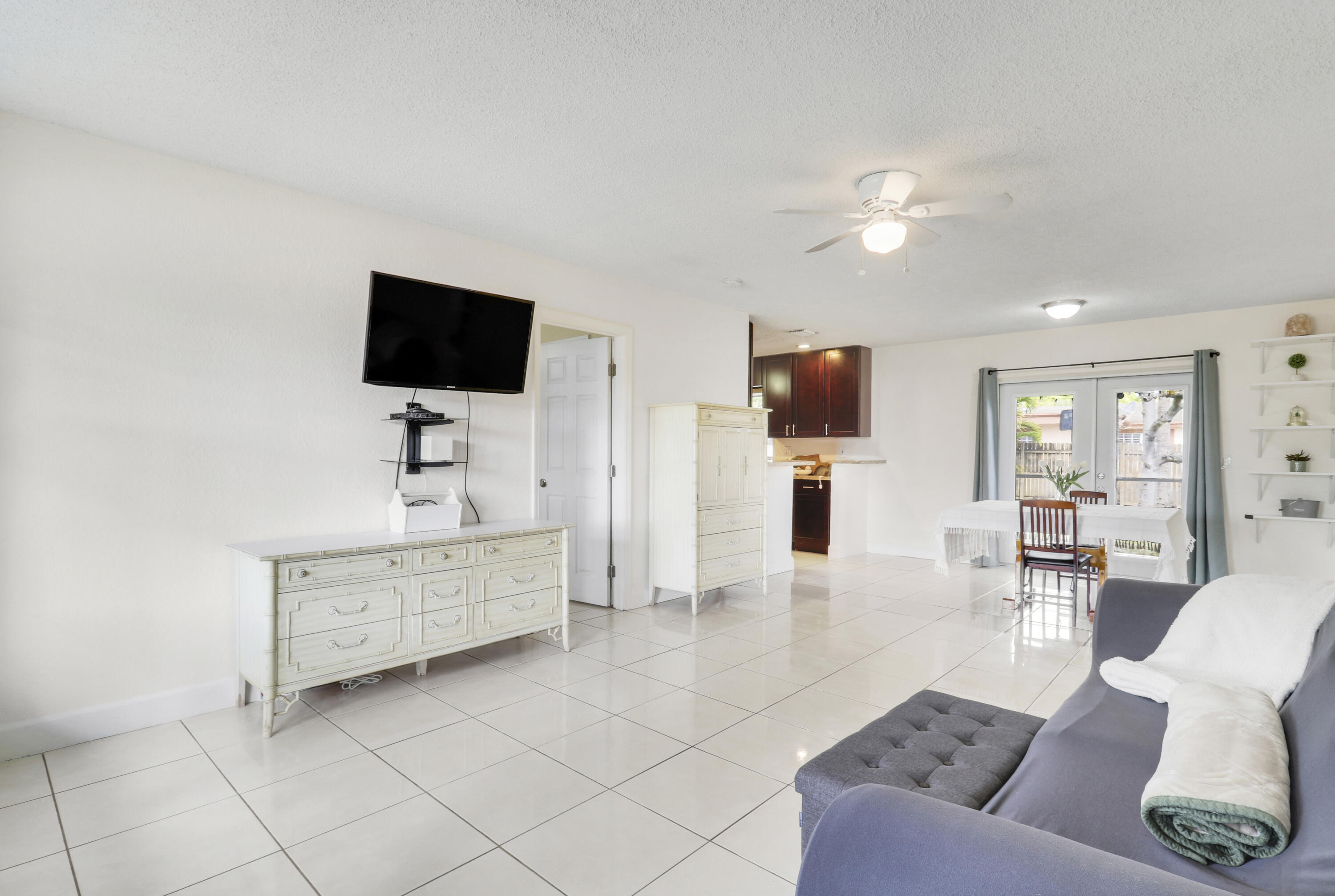 221 NW 39th Court, Deerfield Beach