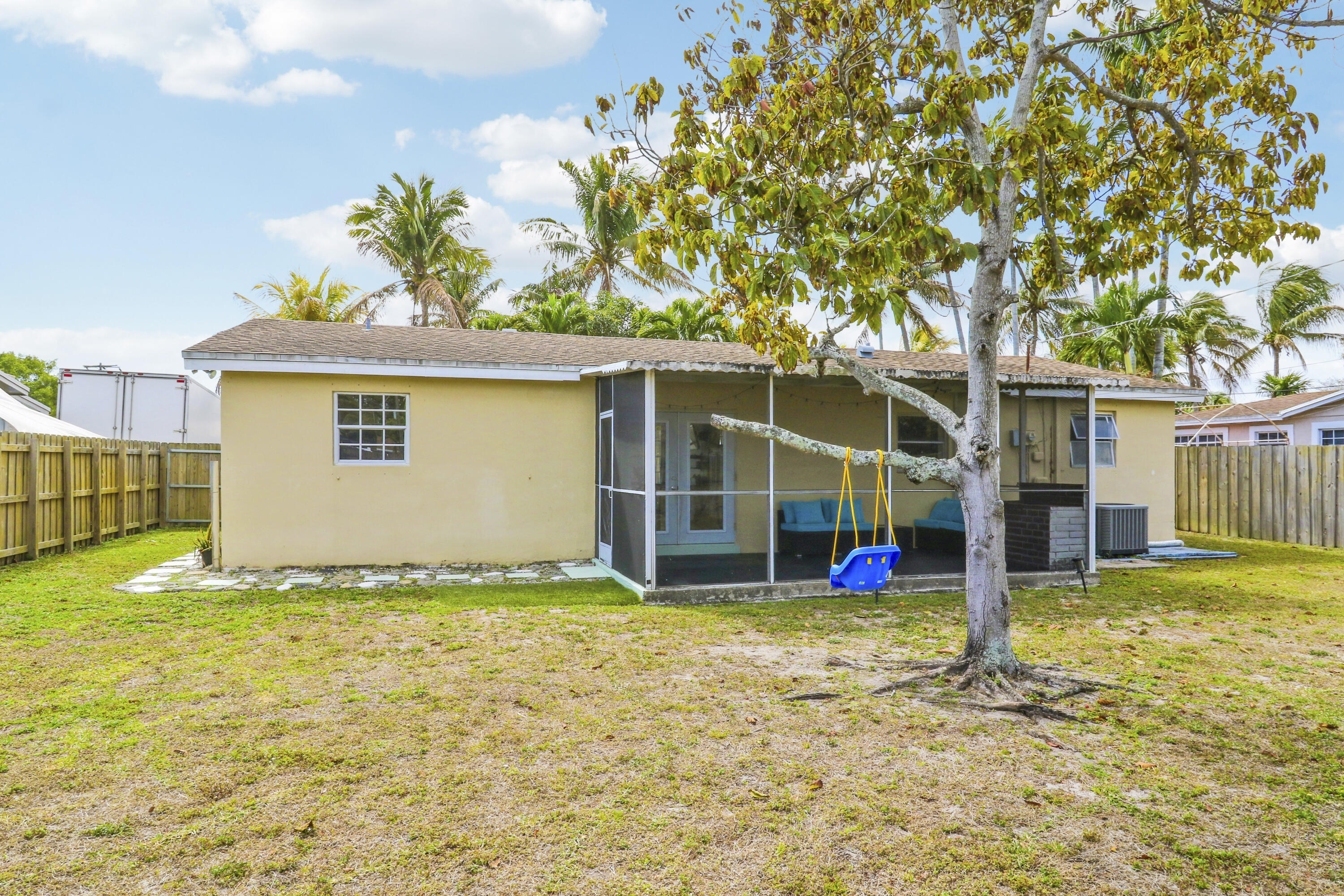 221 NW 39th Court, Deerfield Beach