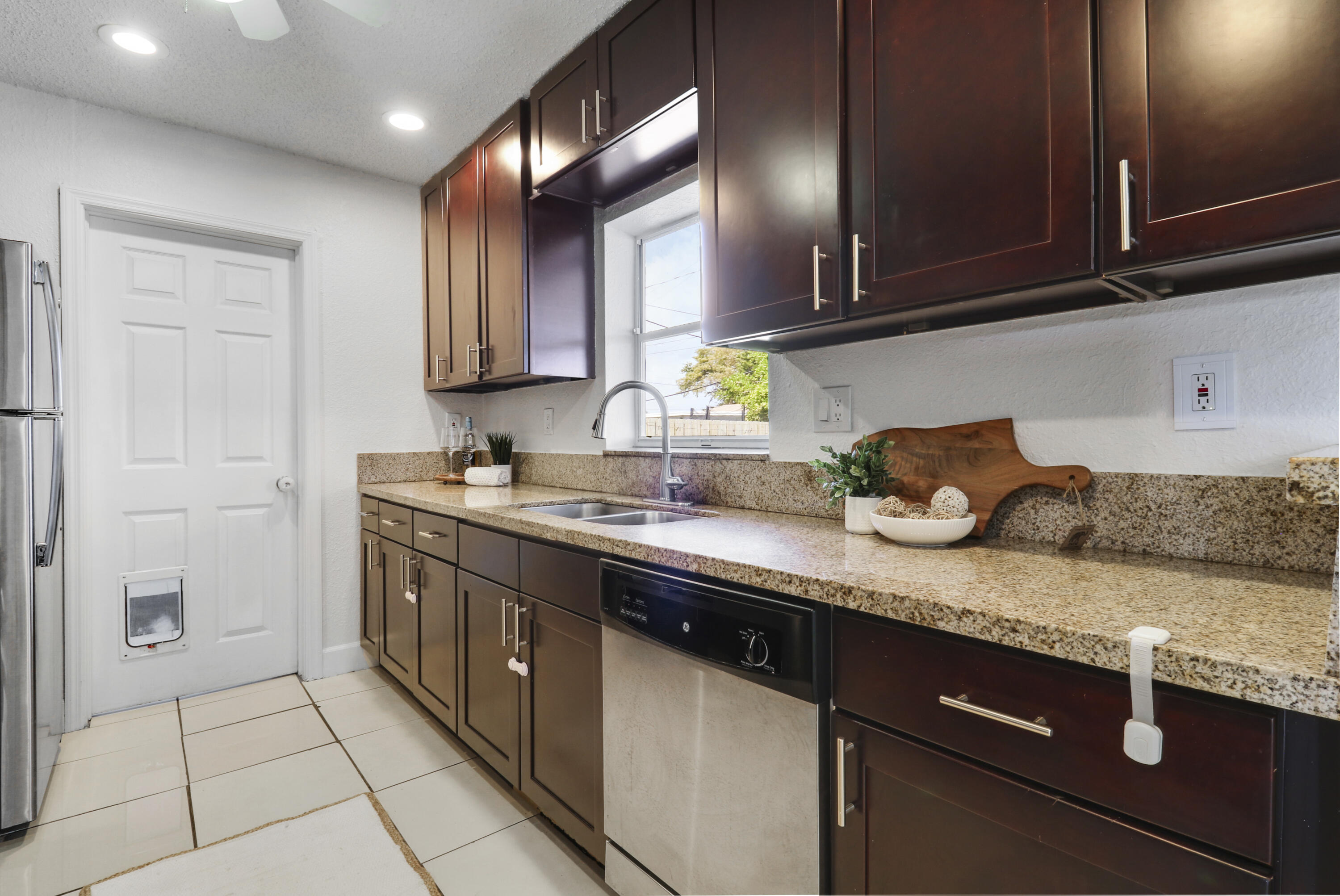 221 NW 39th Court, Deerfield Beach