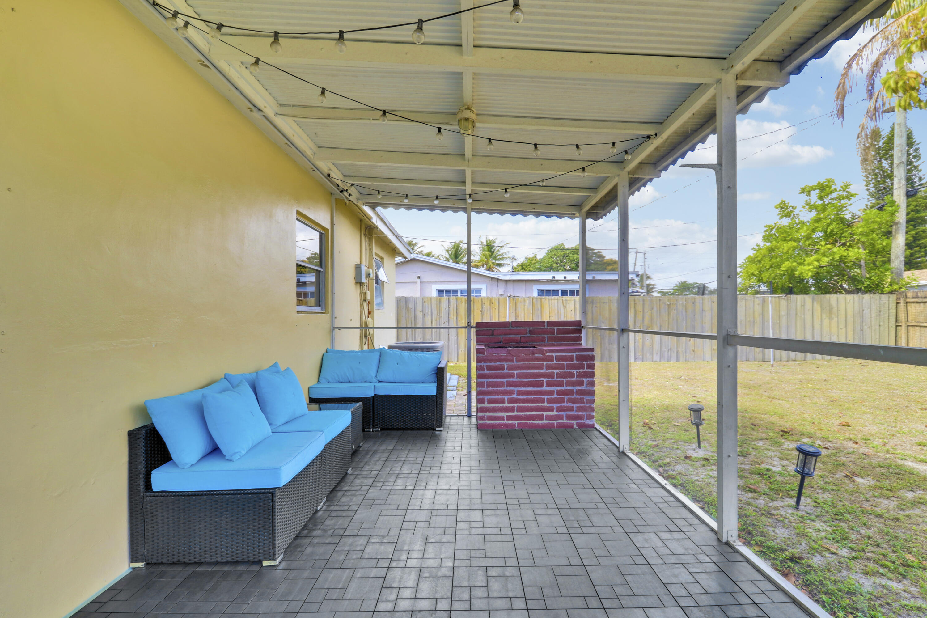 221 NW 39th Court, Deerfield Beach