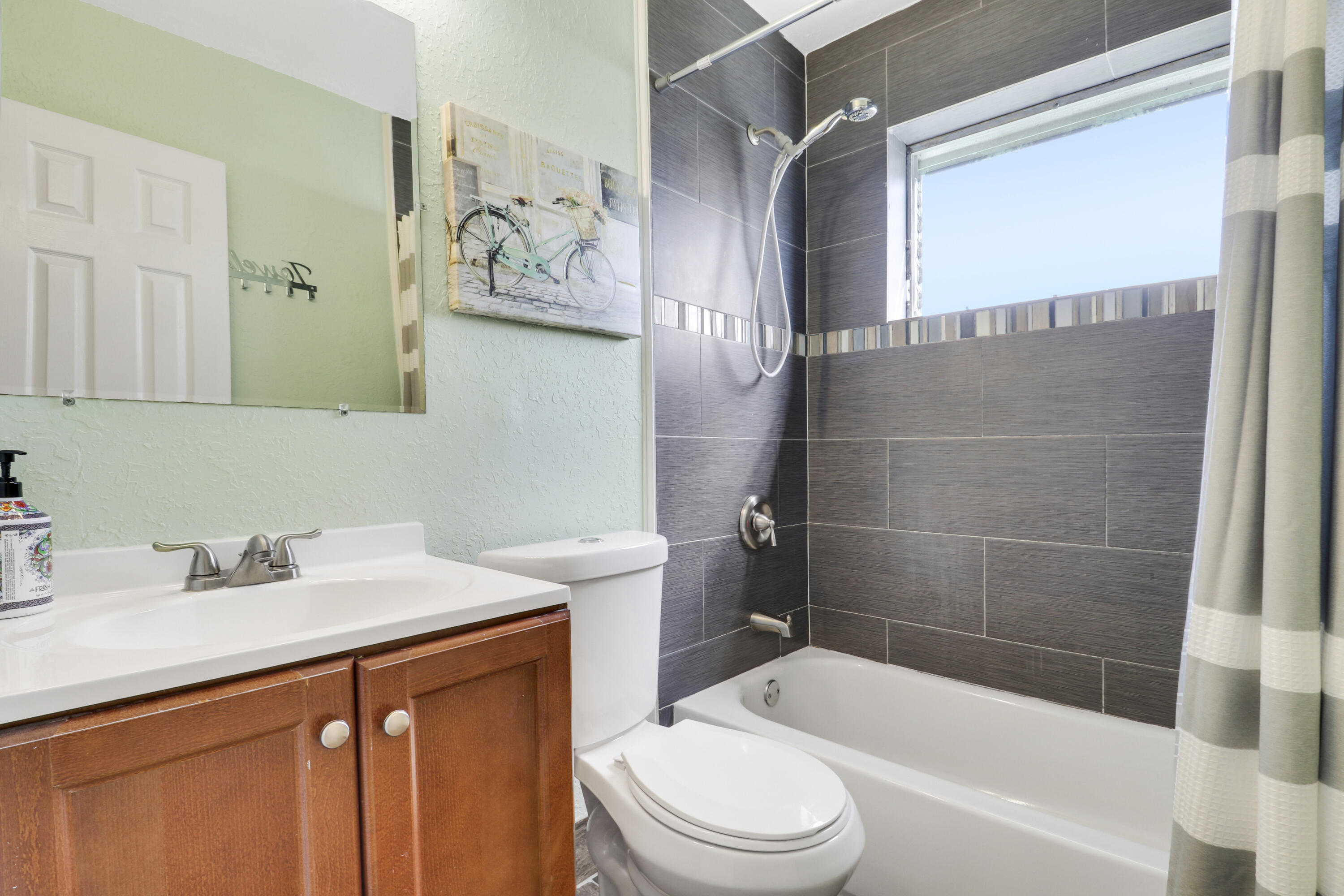 221 NW 39th Court, Deerfield Beach