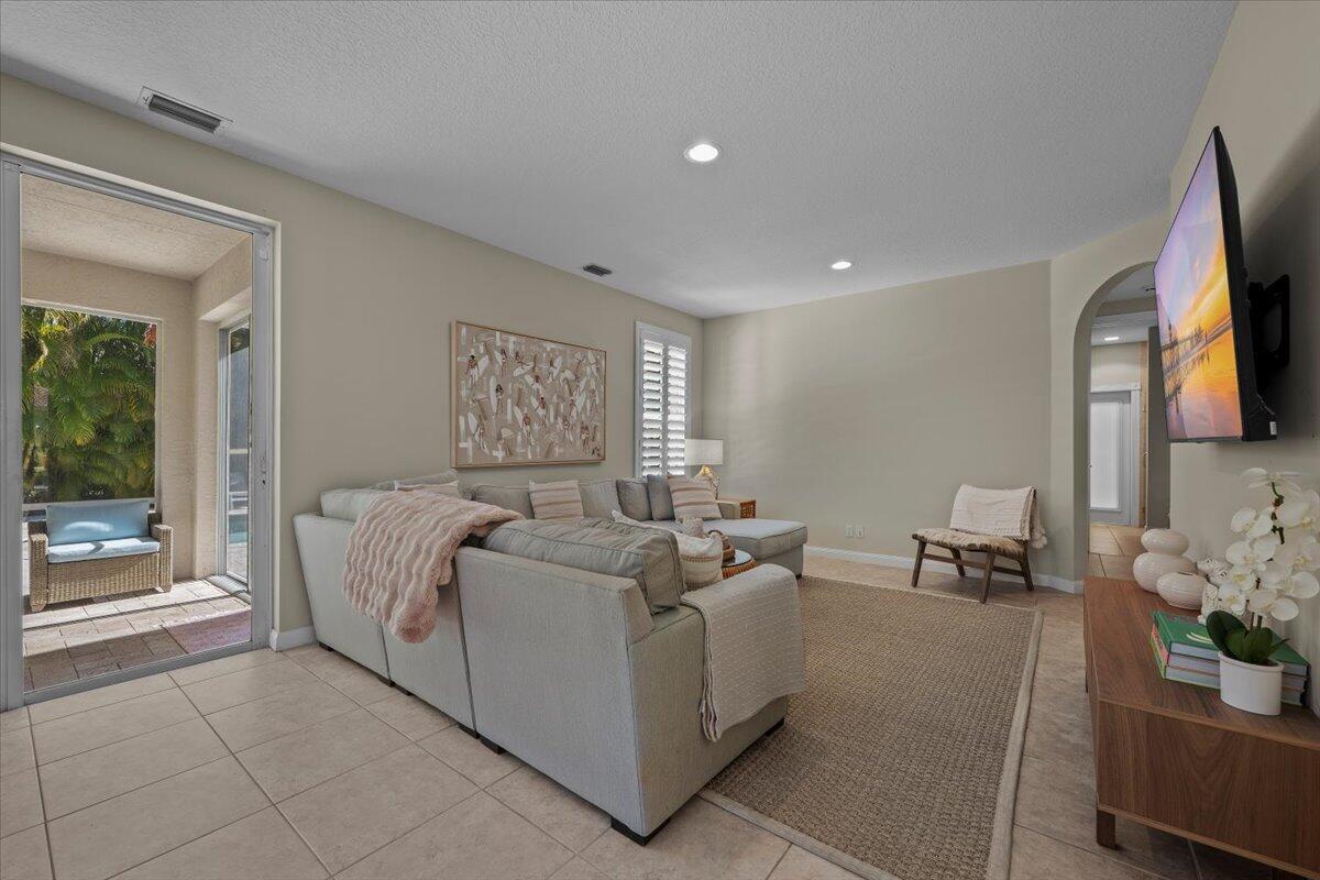 429 Oriole Circle