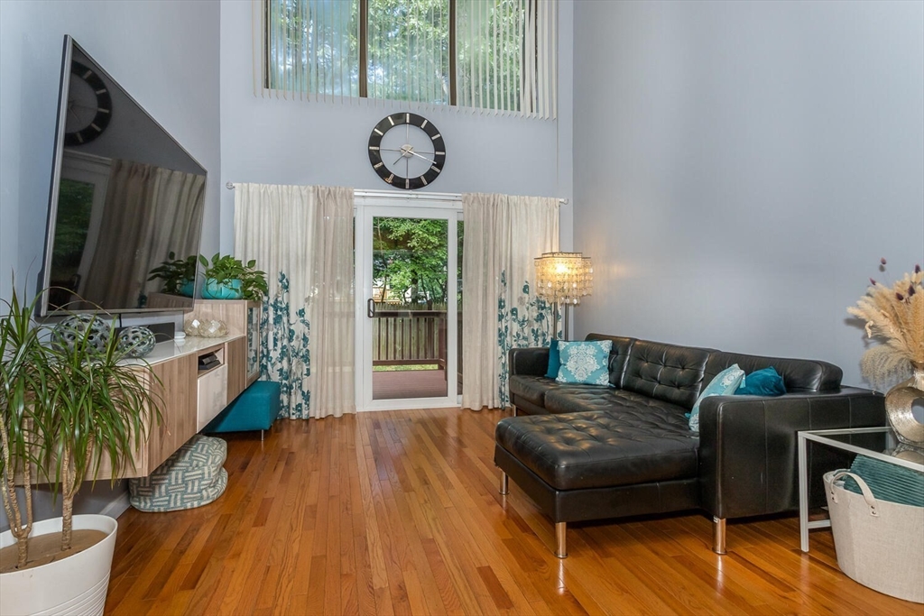 10 Grove Sq # 10