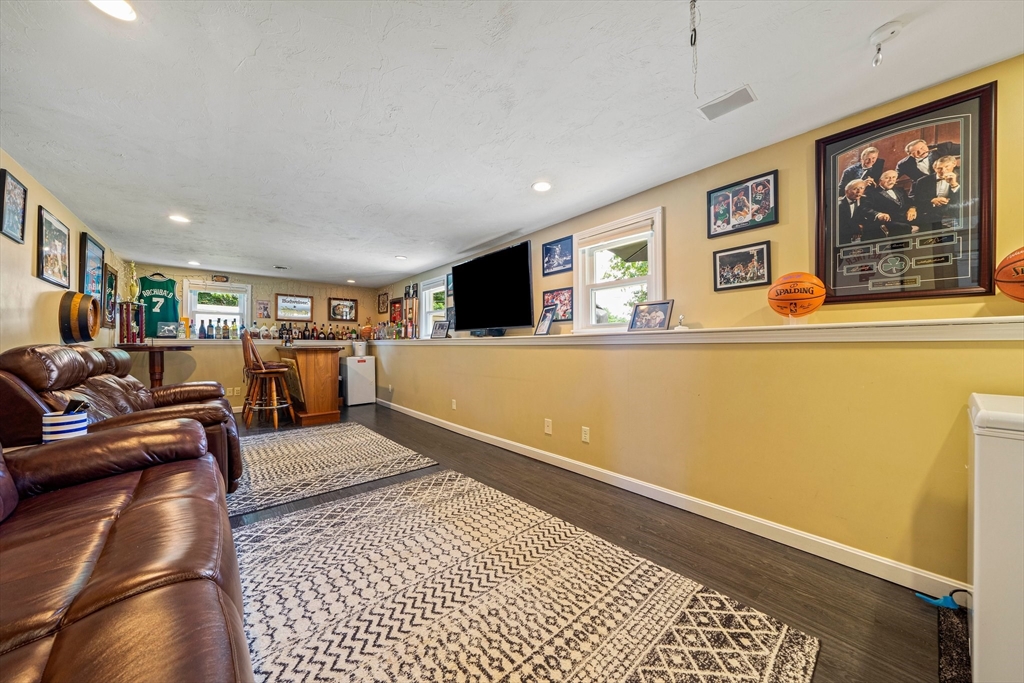 237 Turnpike St