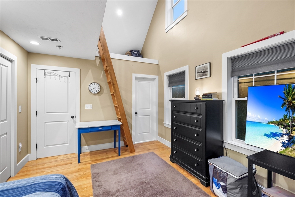 5 Bailey St