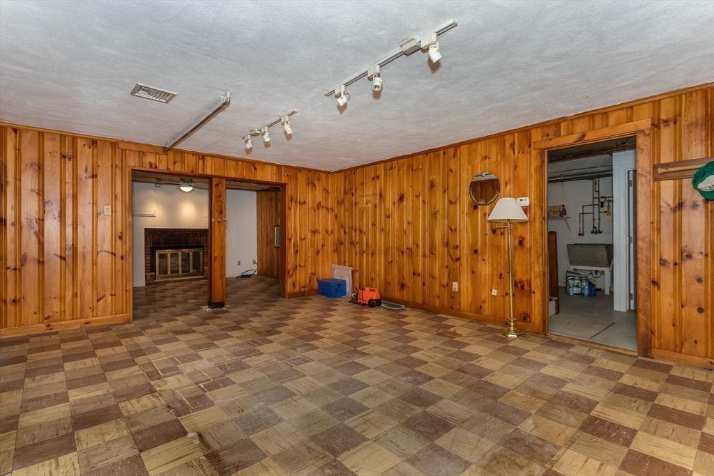 85 Moss Hill Rd