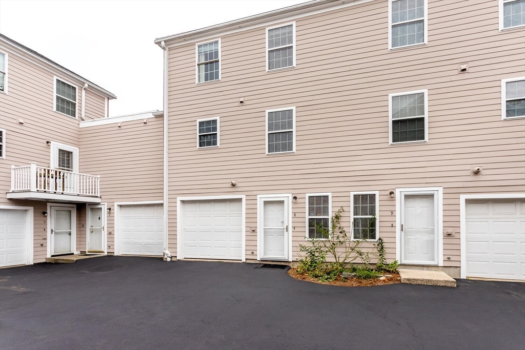 15 Young St # 8