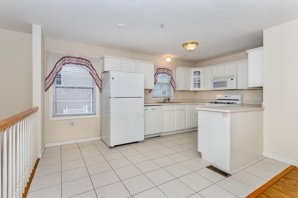 15 Young St # 8