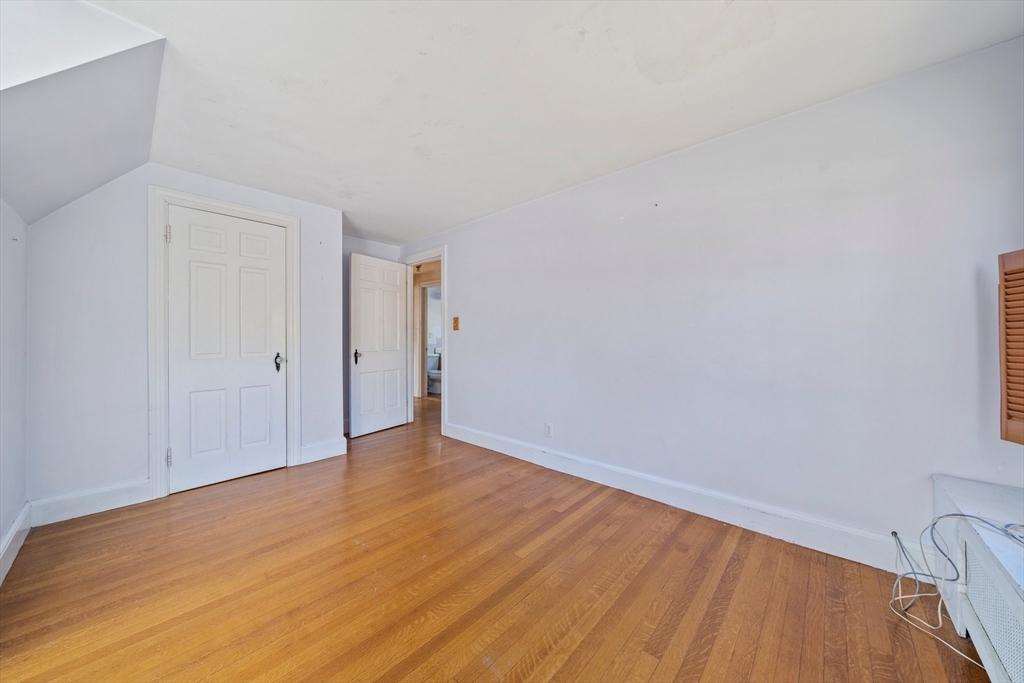 19 Belcher St