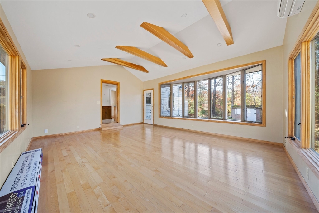 19 Belcher St