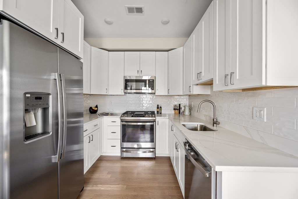 303 Maverick Street # 1