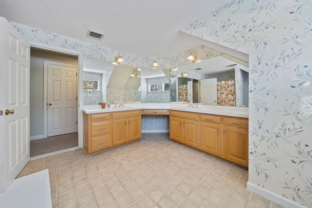 5 Heather Ln